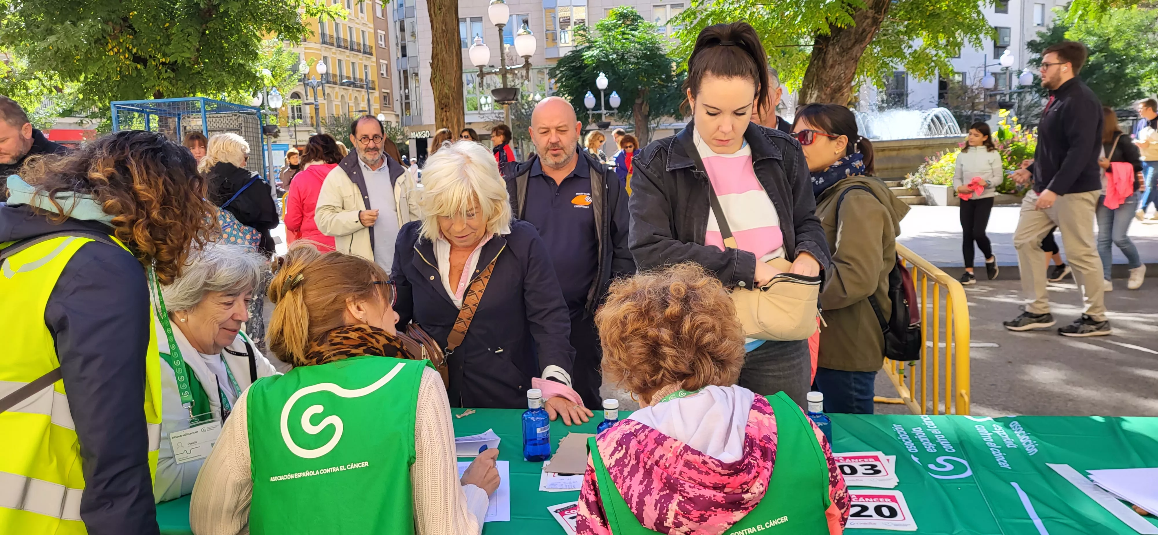 Retirada de dorsales para la Carrera Huesca Contra el Cáncer. Foto Mercedes Manterola