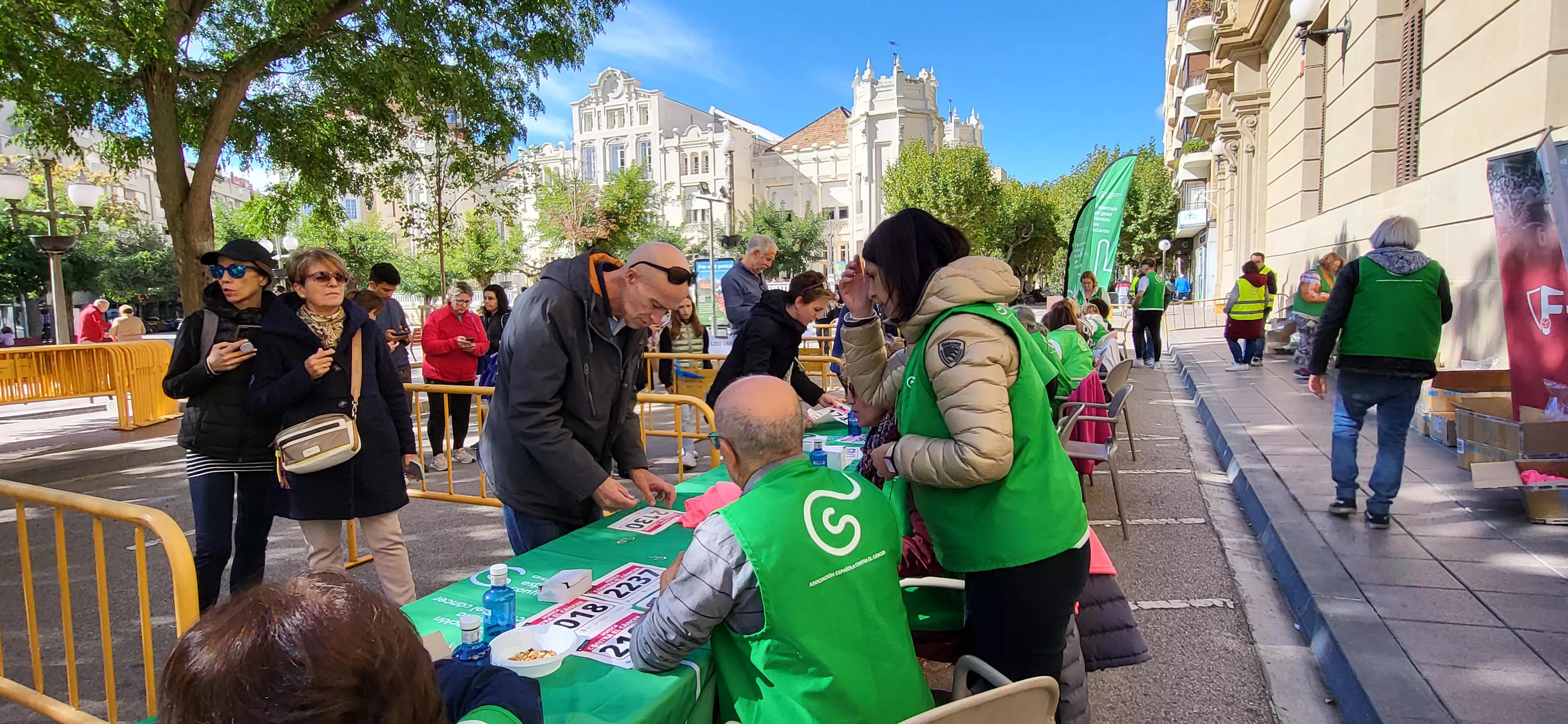 Retirada de dorsales para la Carrera Huesca Contra el Cáncer. Foto Mercedes Manterola