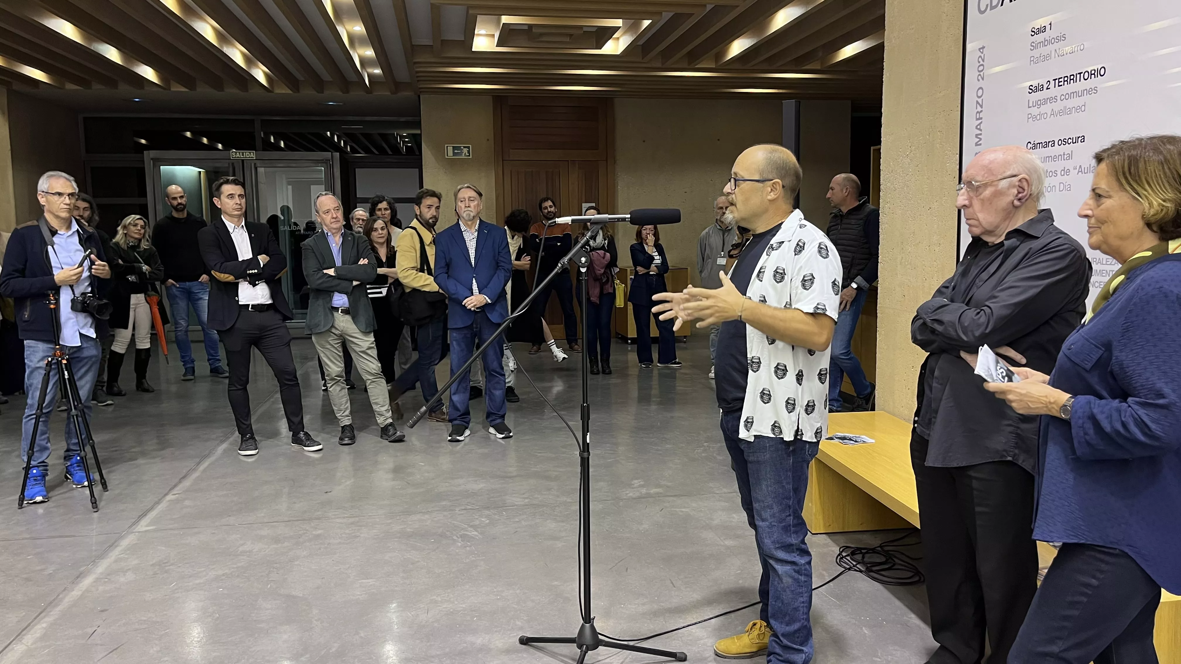 Ramón Día se dirige al público. Foto Mercedes Manterola