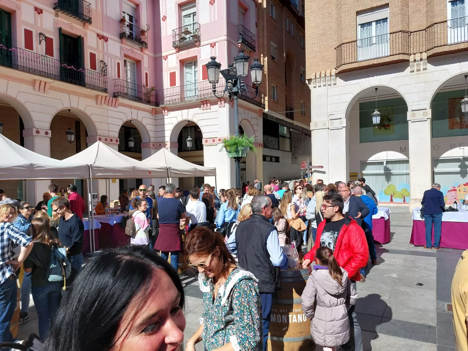 Magnífico ambiente en la Plaza López Allué