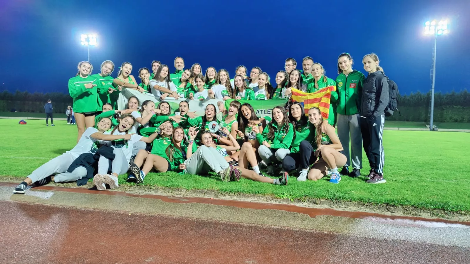 Equipo femenino de Intec-Zoiti en Camargo.