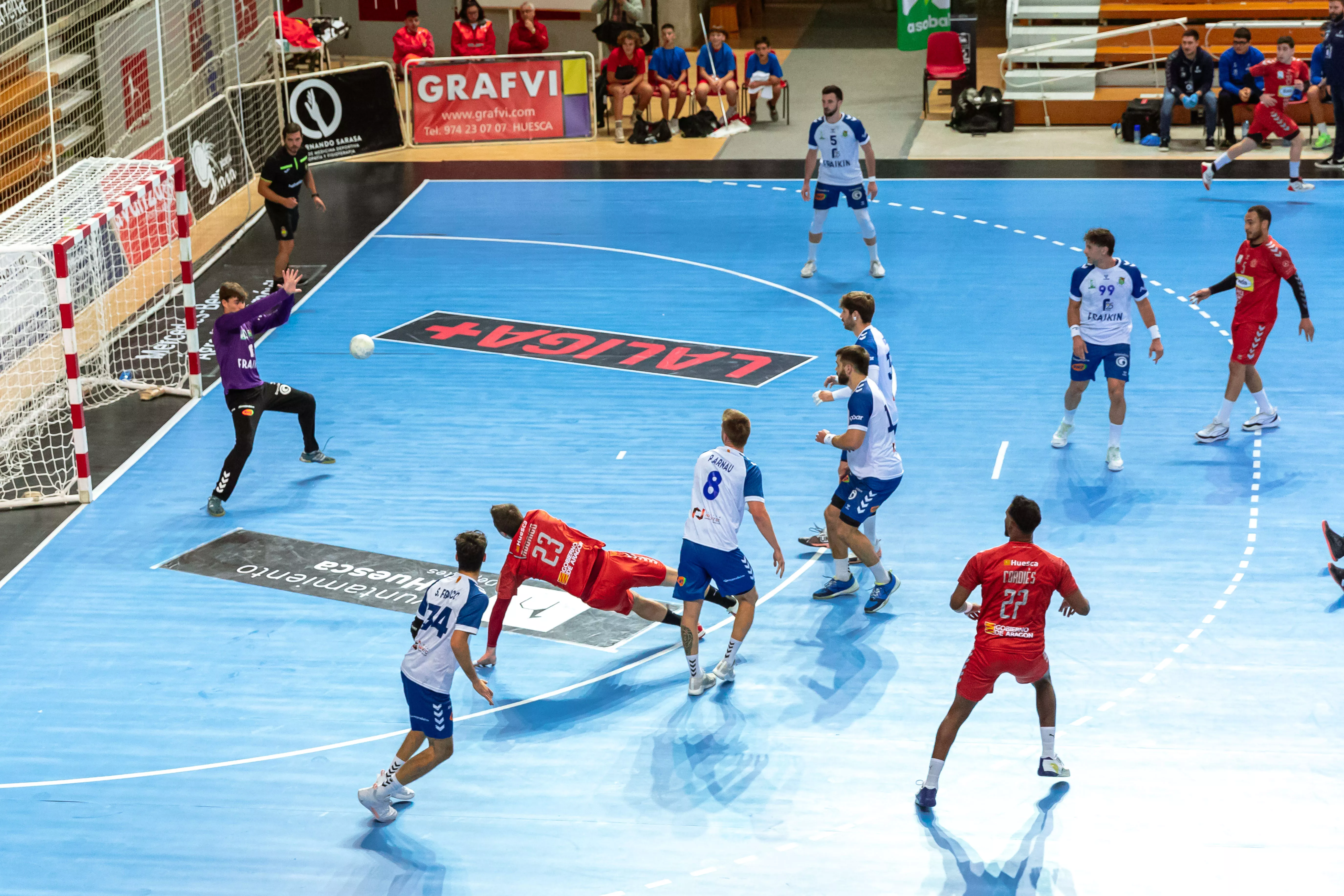 Imágenes del partido entre el Bada Huesca y Granollers en el Palacio