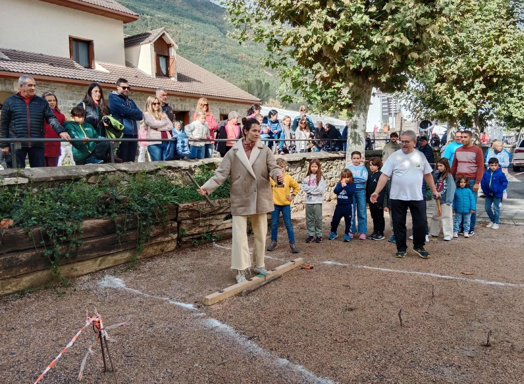 Juegos en la Feria de Biescas, barra aragonesa, barra senior femenina.