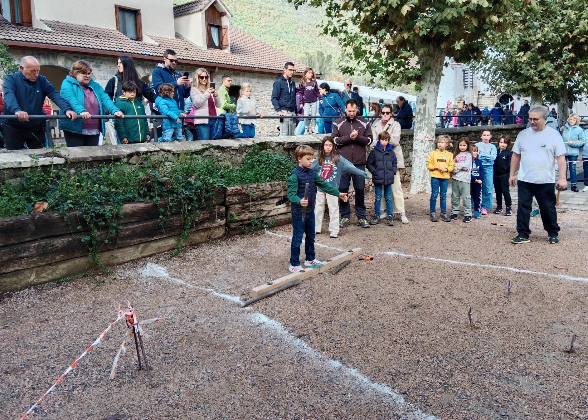 Juegos tradicionales en la feria de Otoño, barra aragonesa, Benjamín Juegos tradicionales en la feria de Otoño, barra aragonesa, Benjamín