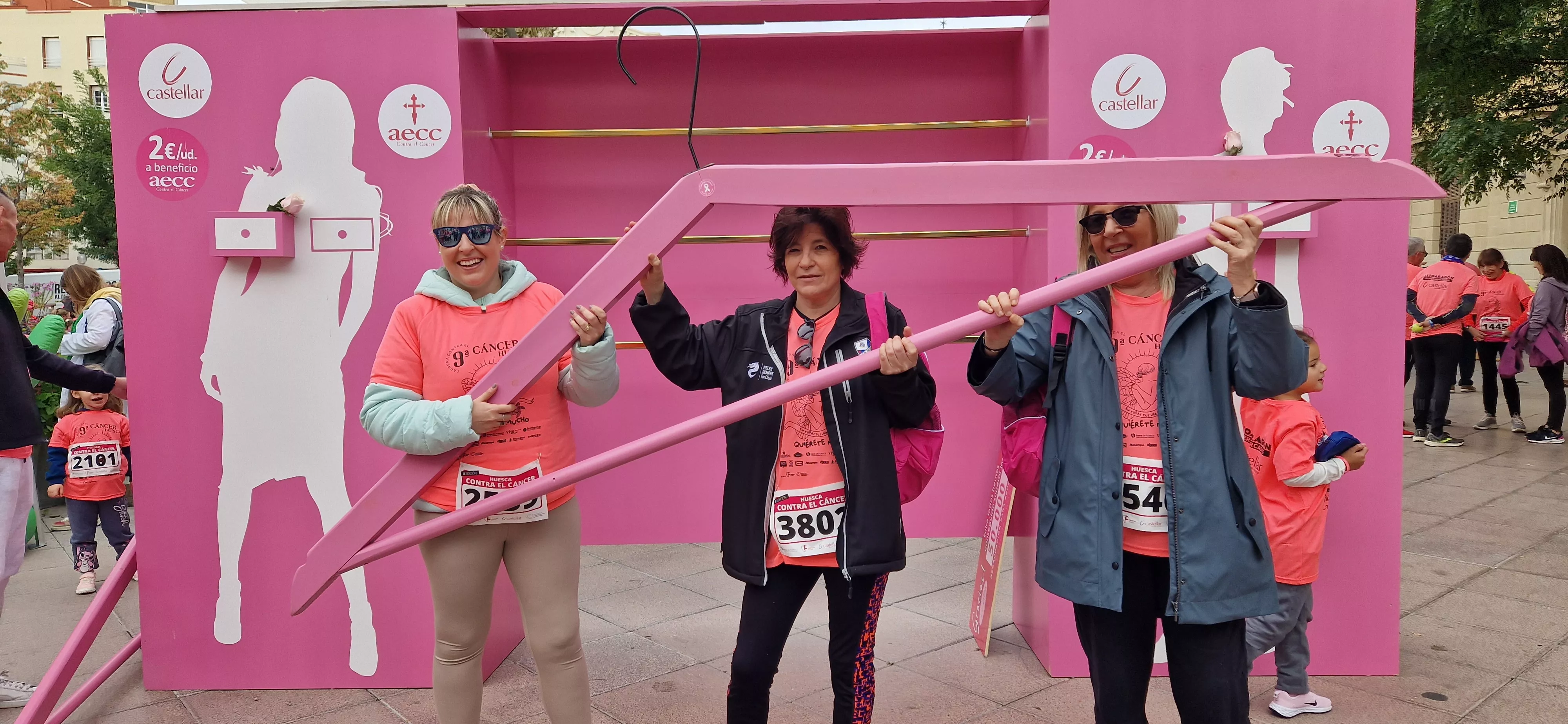 Photocoll de la IX Carrera Huesca Contra el Cáncer. Foto Myriam Martínez 