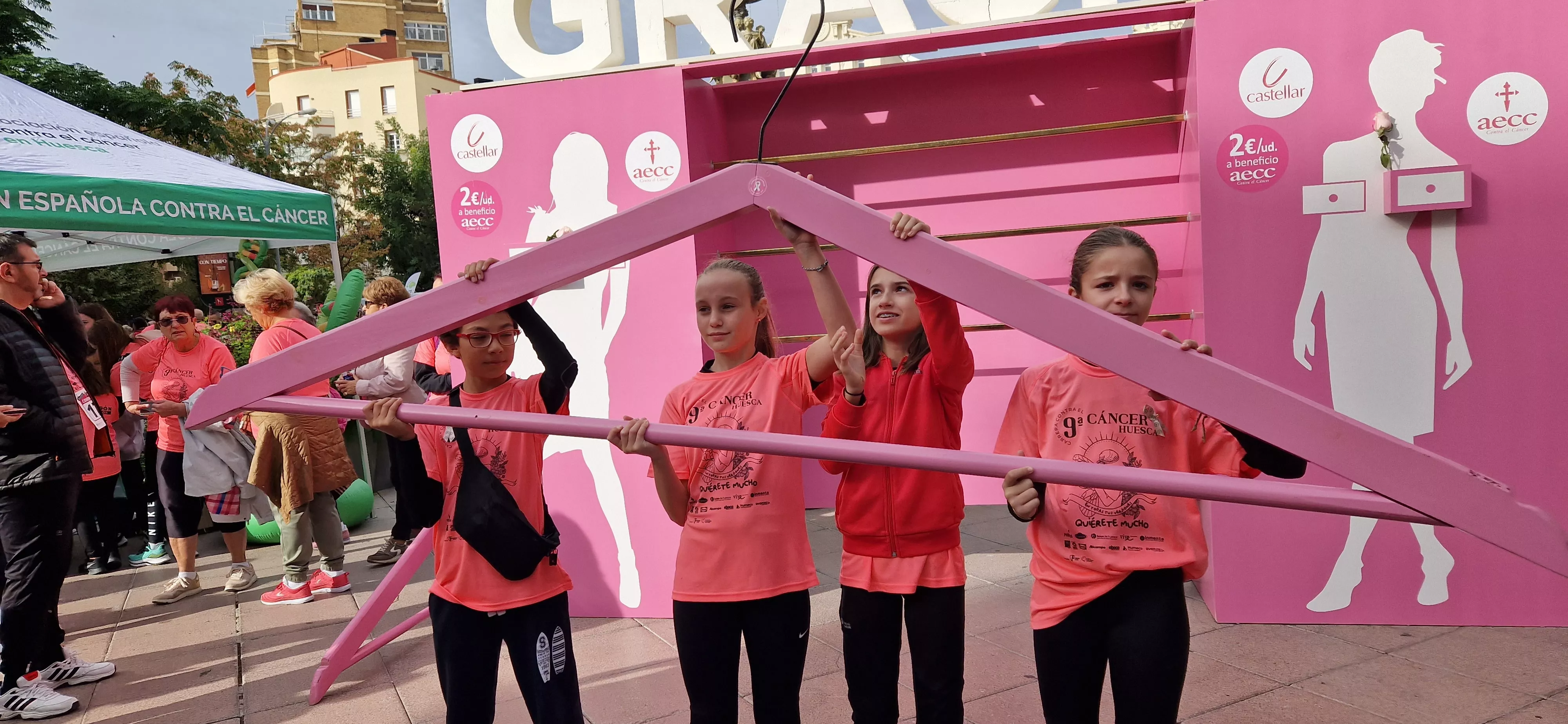 Photocoll de la IX Carrera Huesca Contra el Cáncer. Foto Myriam Martínez 