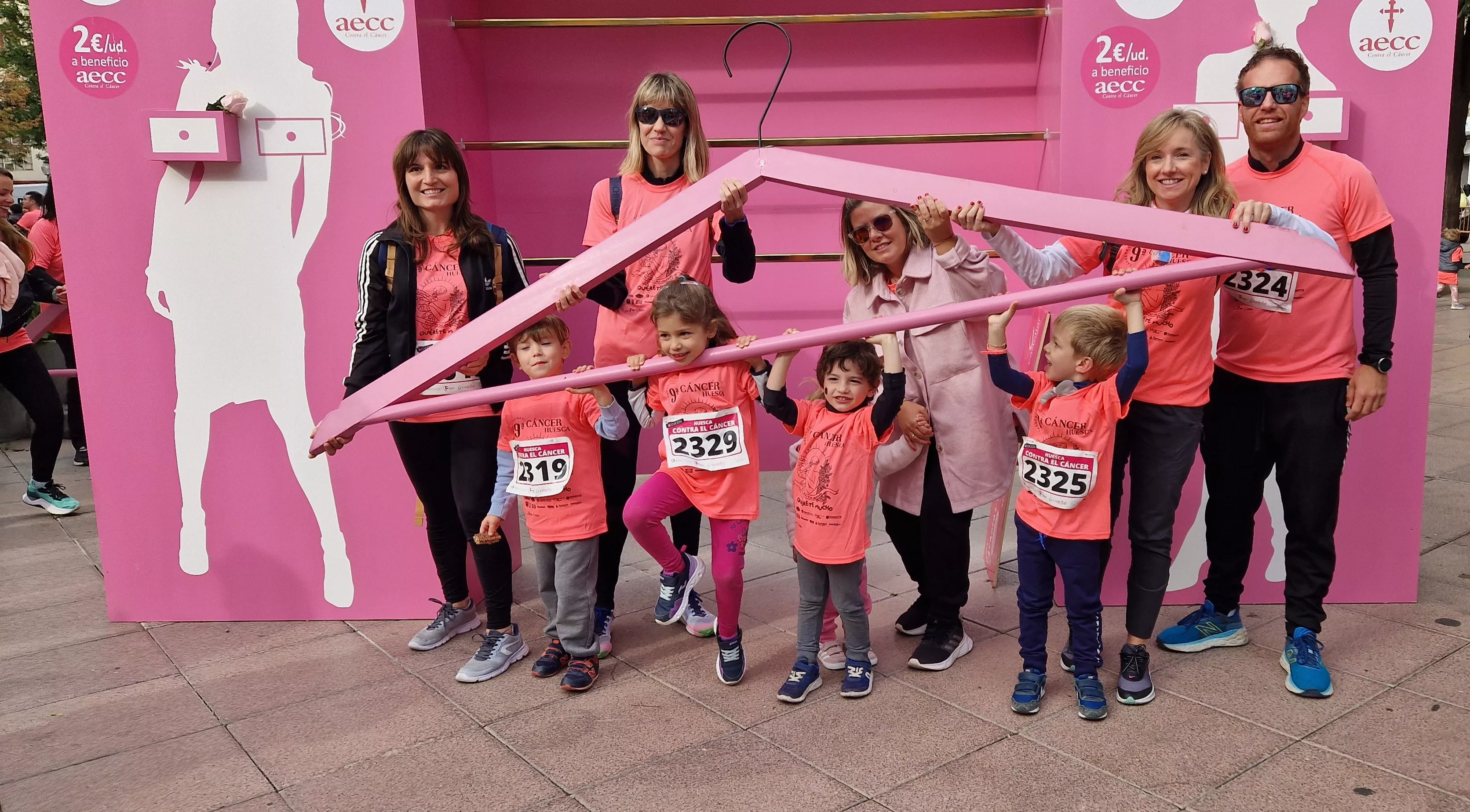 Photocoll de la IX Carrera Huesca Contra el Cáncer. Foto Myriam Martínez 
