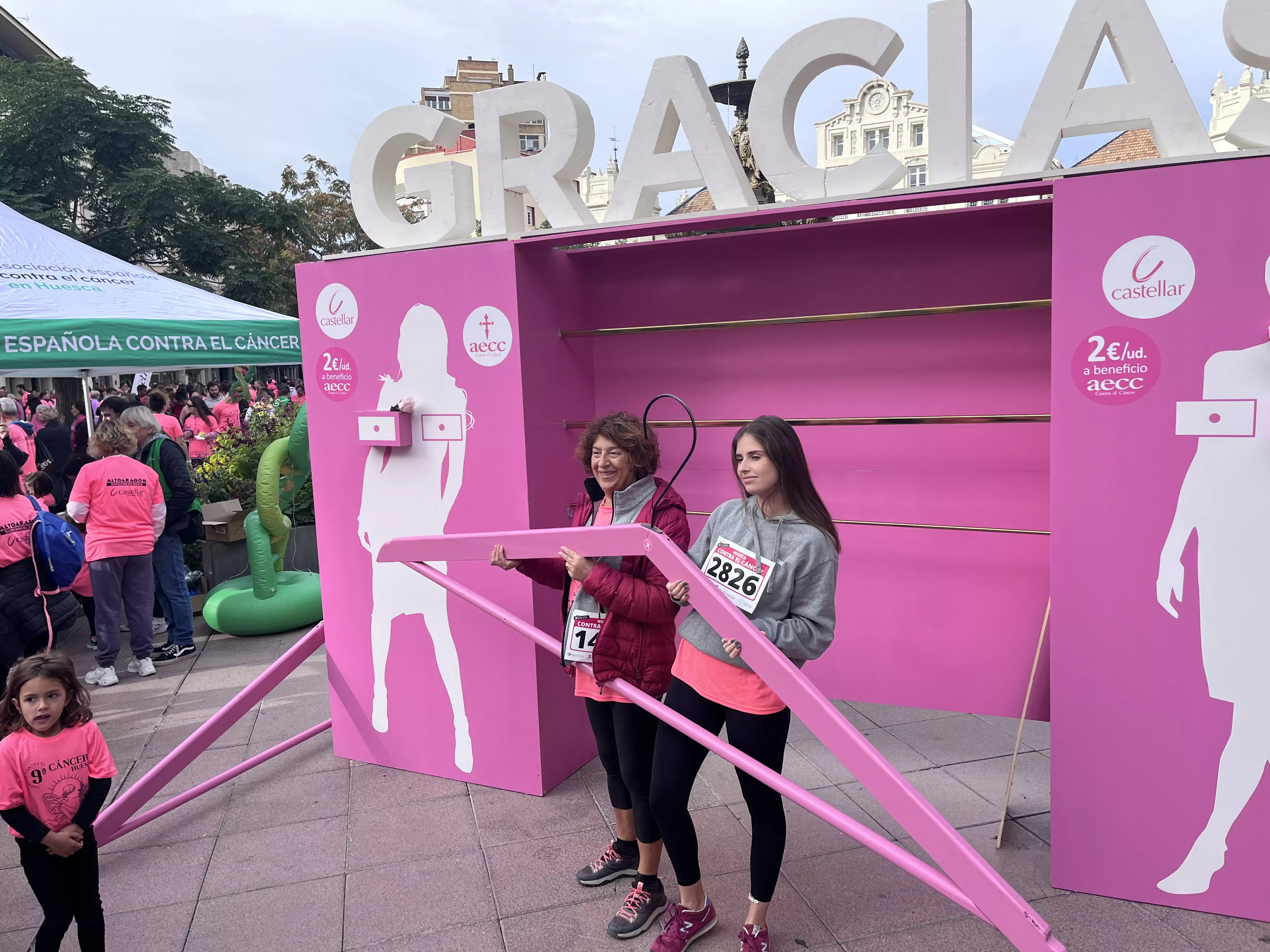 Photocoll de la IX Carrera Huesca Contra el Cáncer. Foto Mercedes Manterola