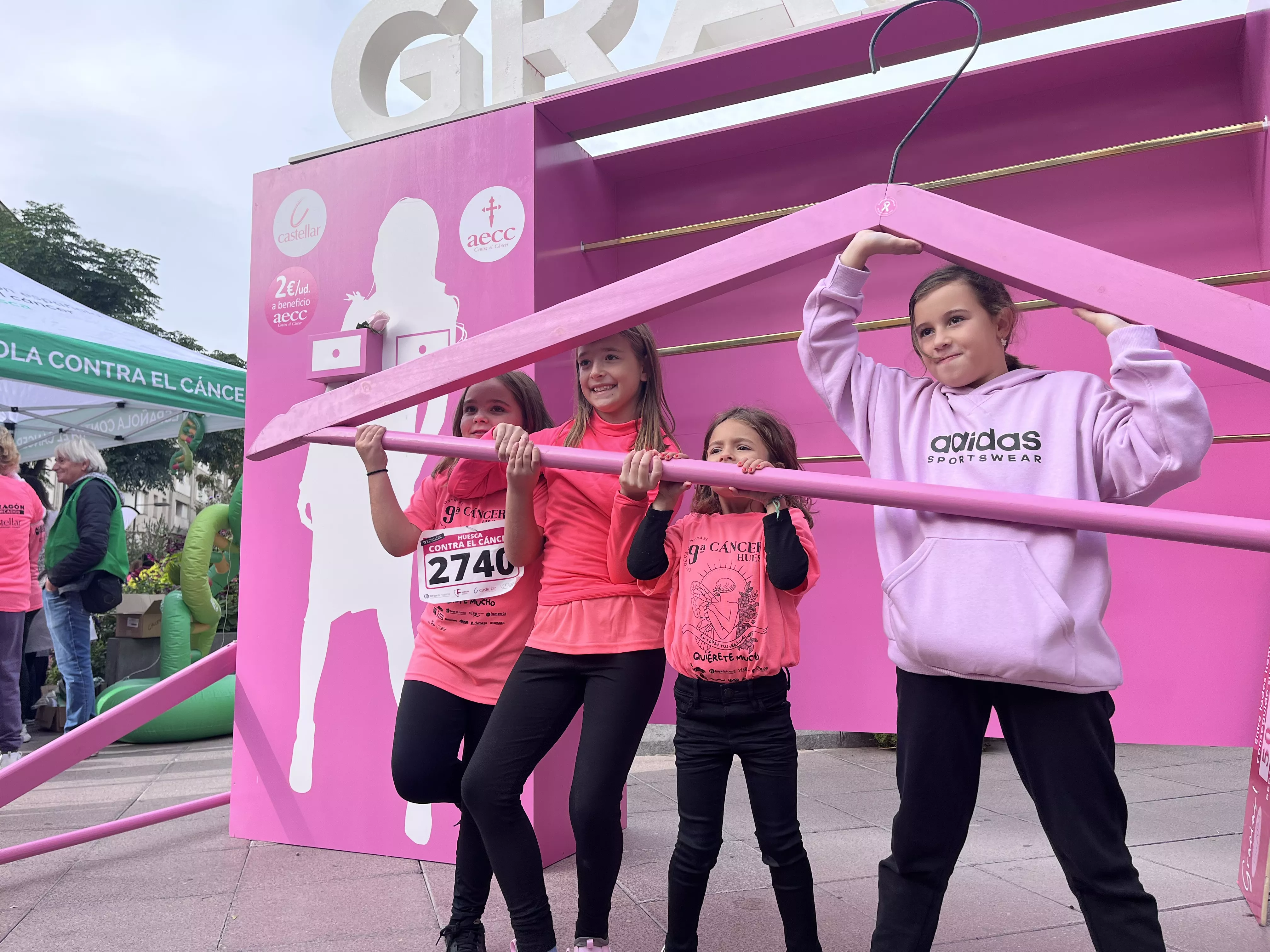 Photocoll de la IX Carrera Huesca Contra el Cáncer. Foto Mercedes Manterola