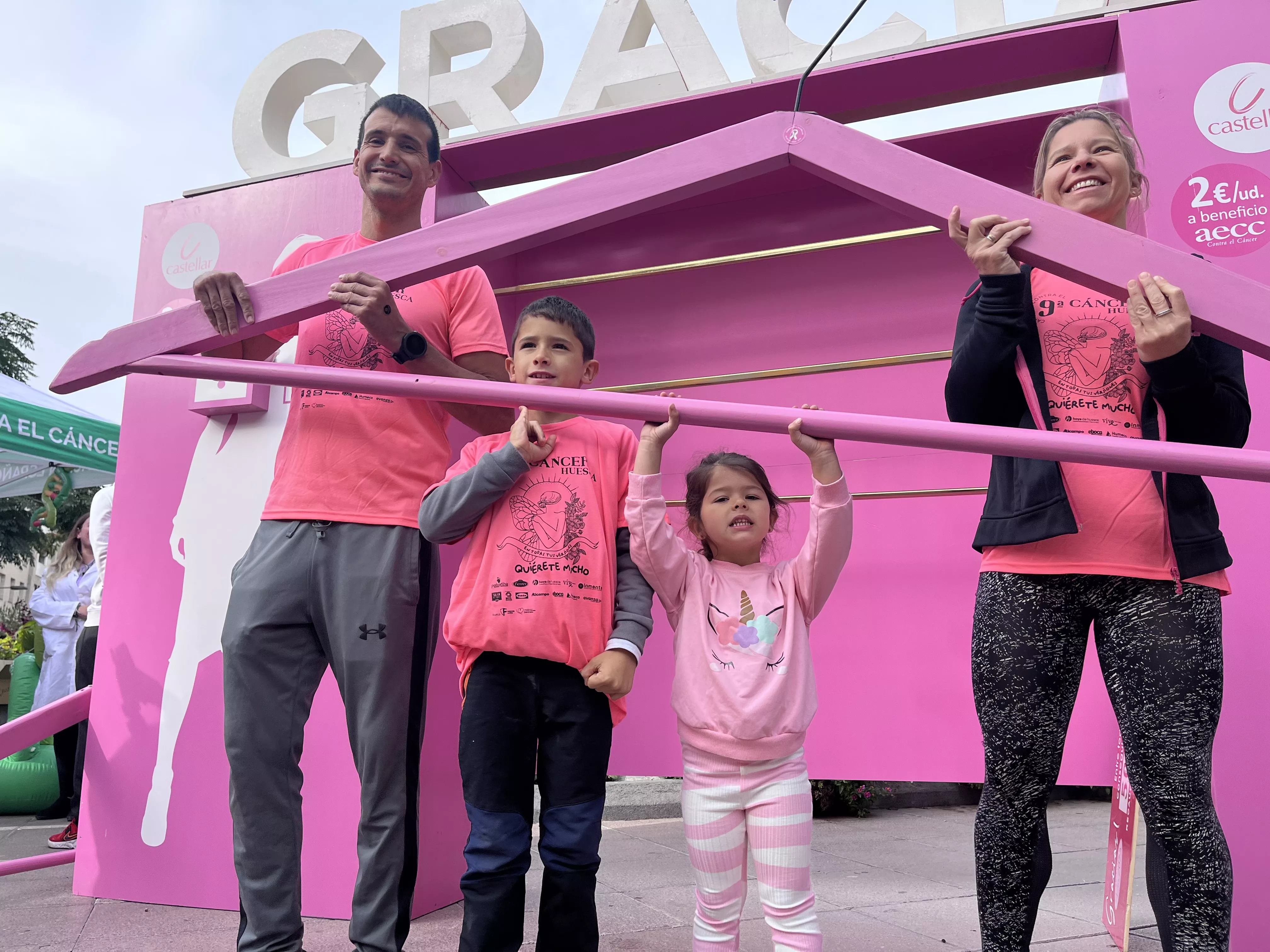 Photocoll de la IX Carrera Huesca Contra el Cáncer. Foto Mercedes Manterola
