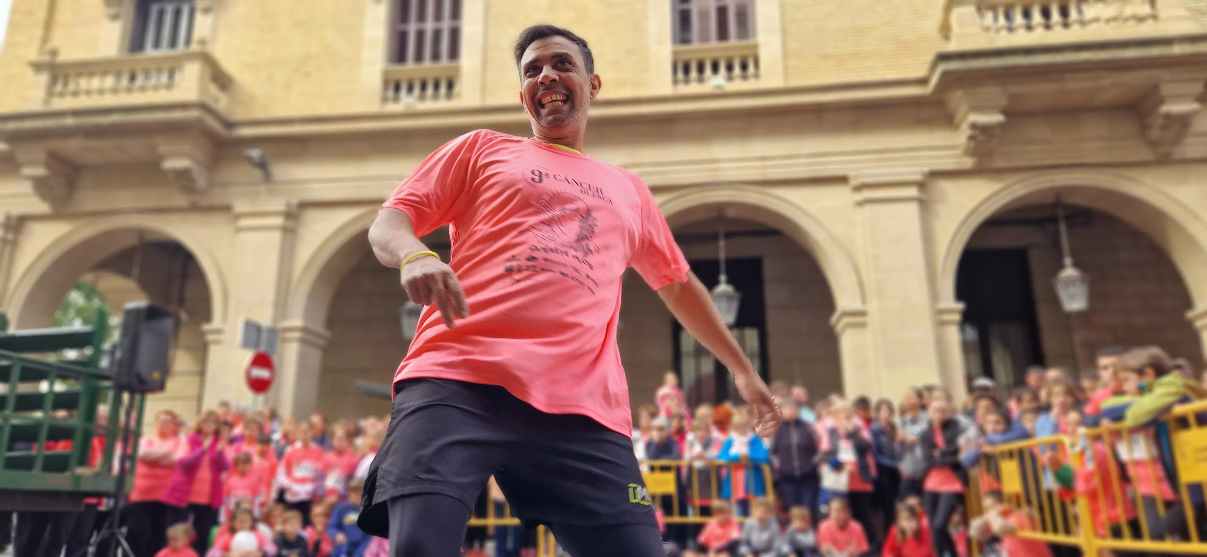 Baile para finalizar la IX Carrera Huesca Contra el Cáncer. Foto Myriam Martínez