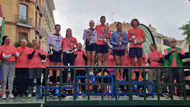 Los ganadores de la IX Carrera Huesca Contra el Cáncer. Foto Myriam Martínez Los ganadores de la IX Carrera Huesca Contra el Cáncer. Foto Myriam Martínez