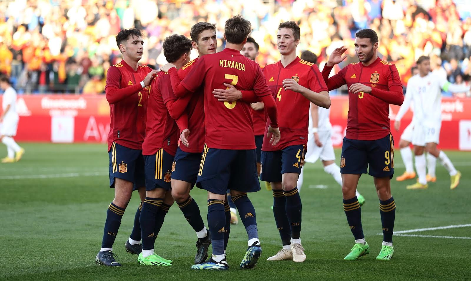 Los jugadores de la Sub 21 celebran el gol de Gragera en El Alcoraz. Foto: SE Fútbol