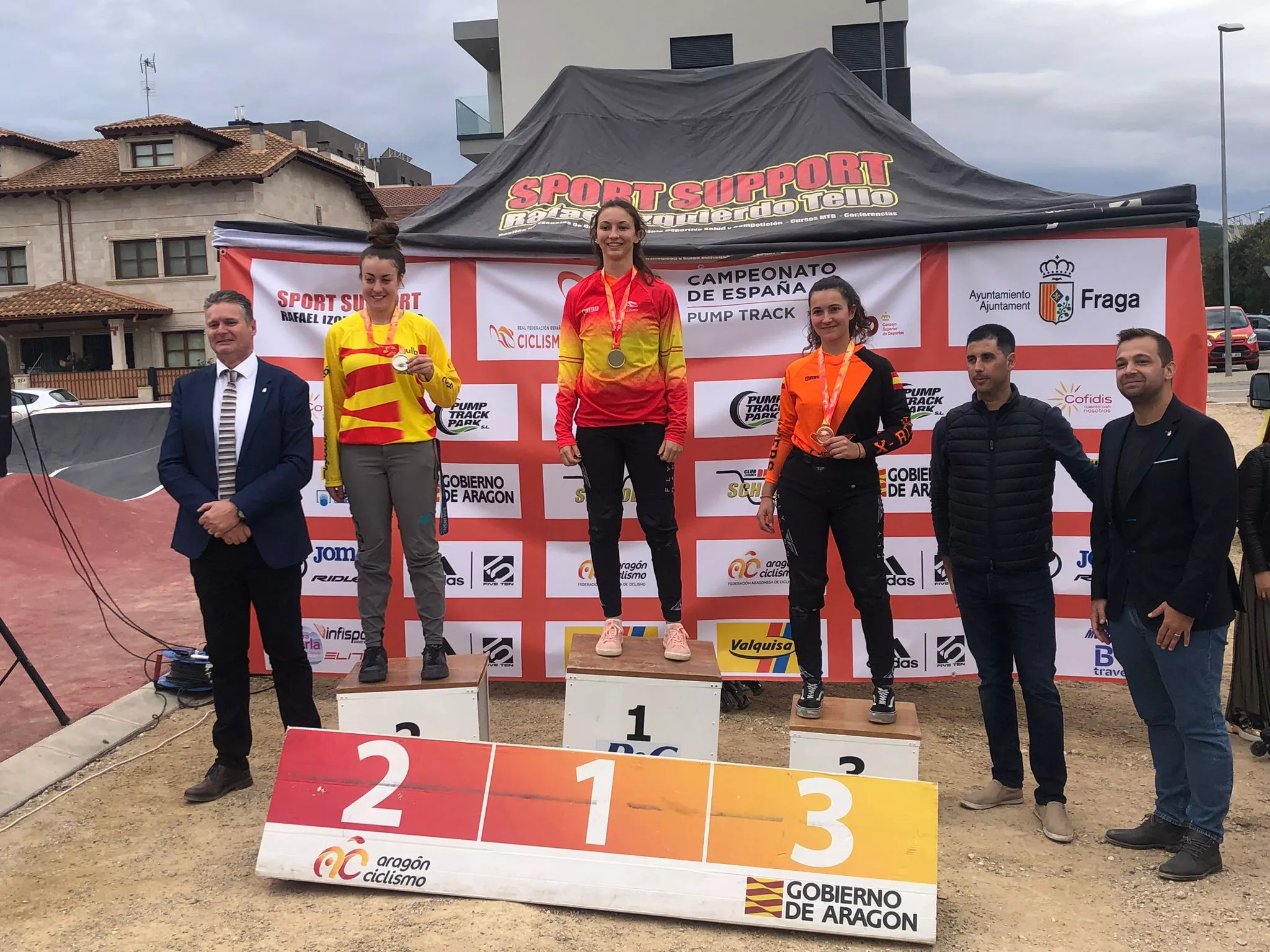 Podio élite Sub 23 femenino con Mariona Calvis como campeona y Ruth Frutos y Marta Calvis en Fraga.