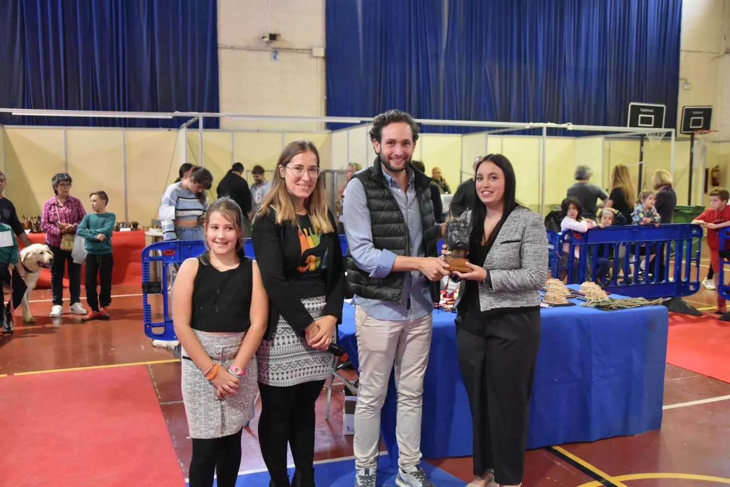 VII Concurso Nacional de Belleza Canina Ciudad de Monzón.