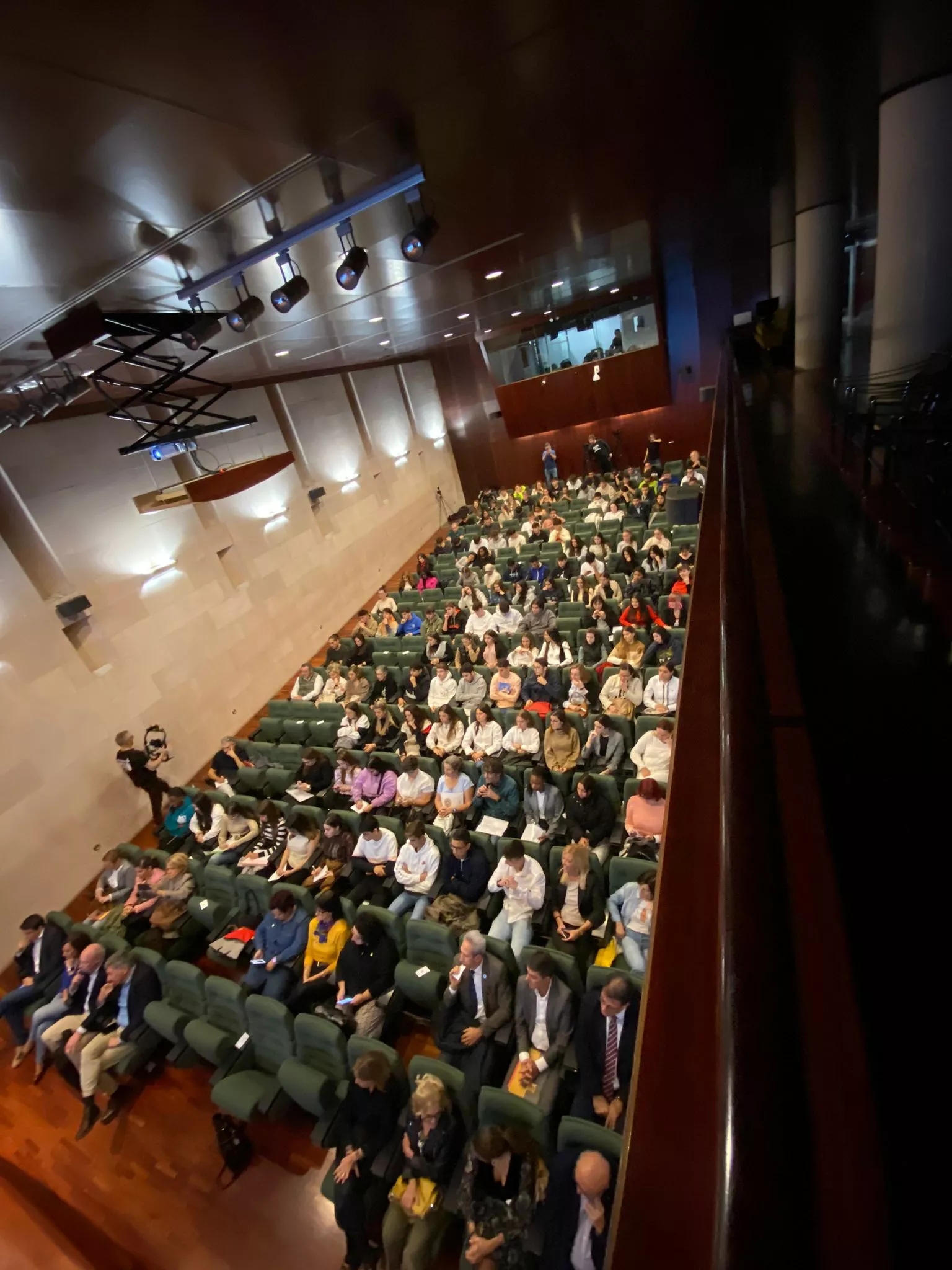 Foro Bombillas Rotas en la Diputación