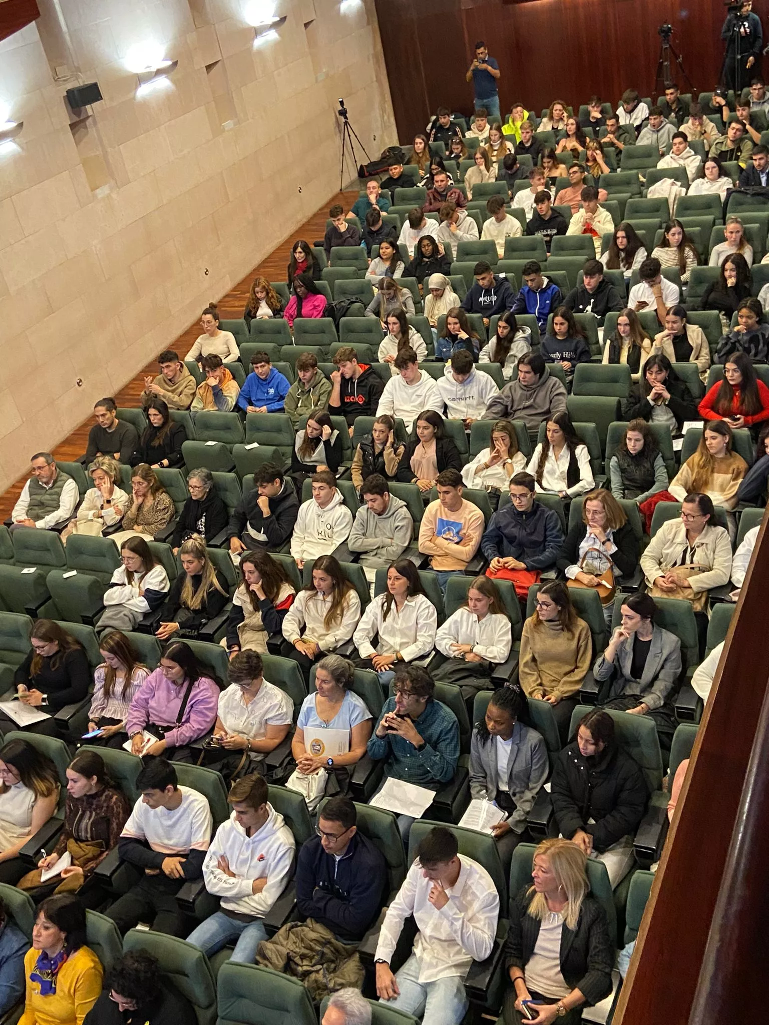 Foro Bombillas Rotas en la Diputación