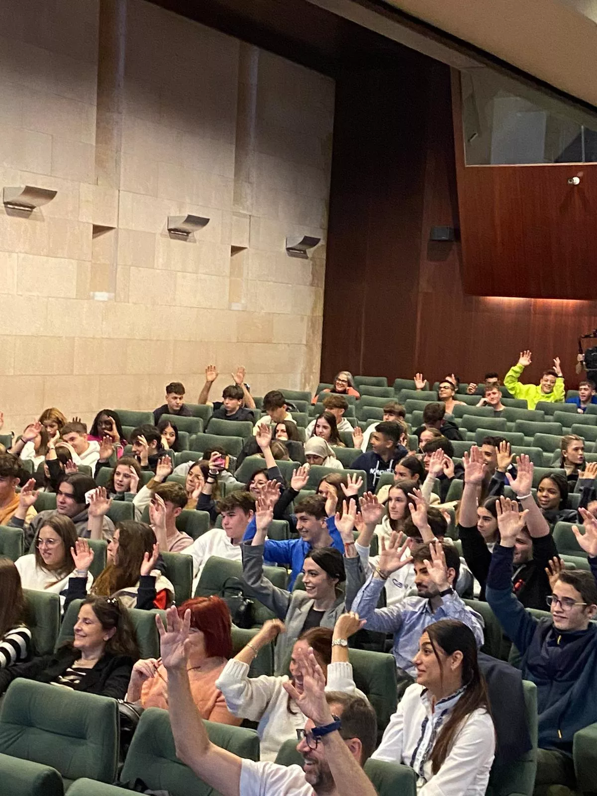 Foro Bombillas Rotas en la Diputación
