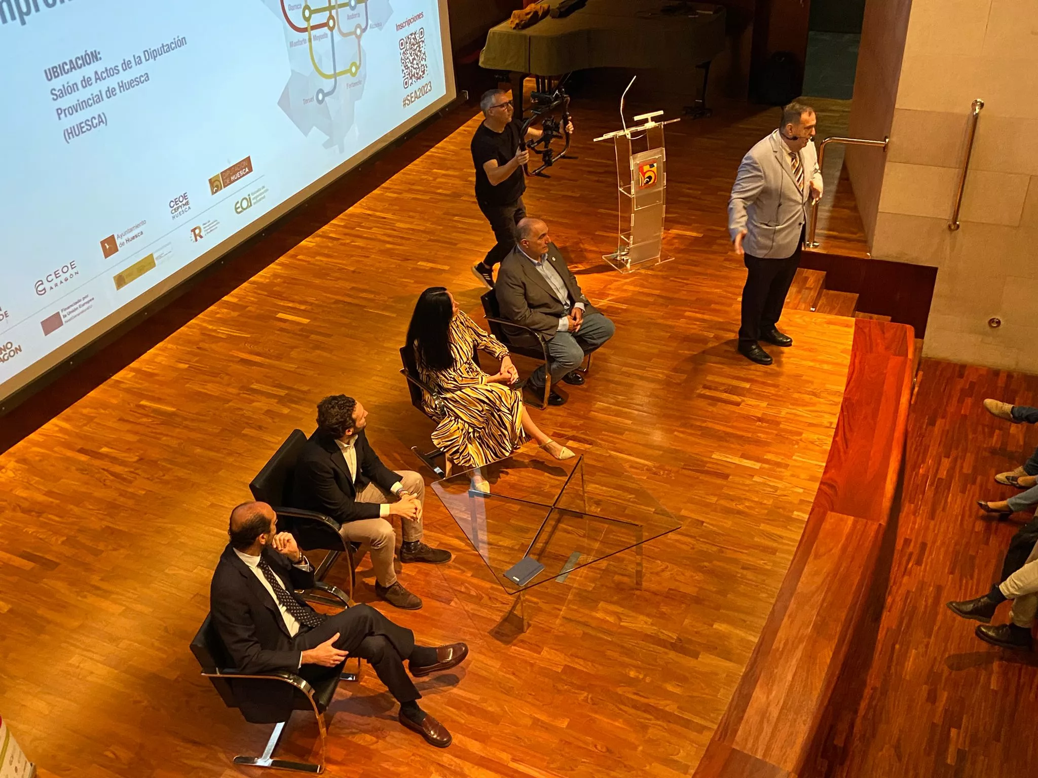 Foro Bombillas Rotas en la Diputación