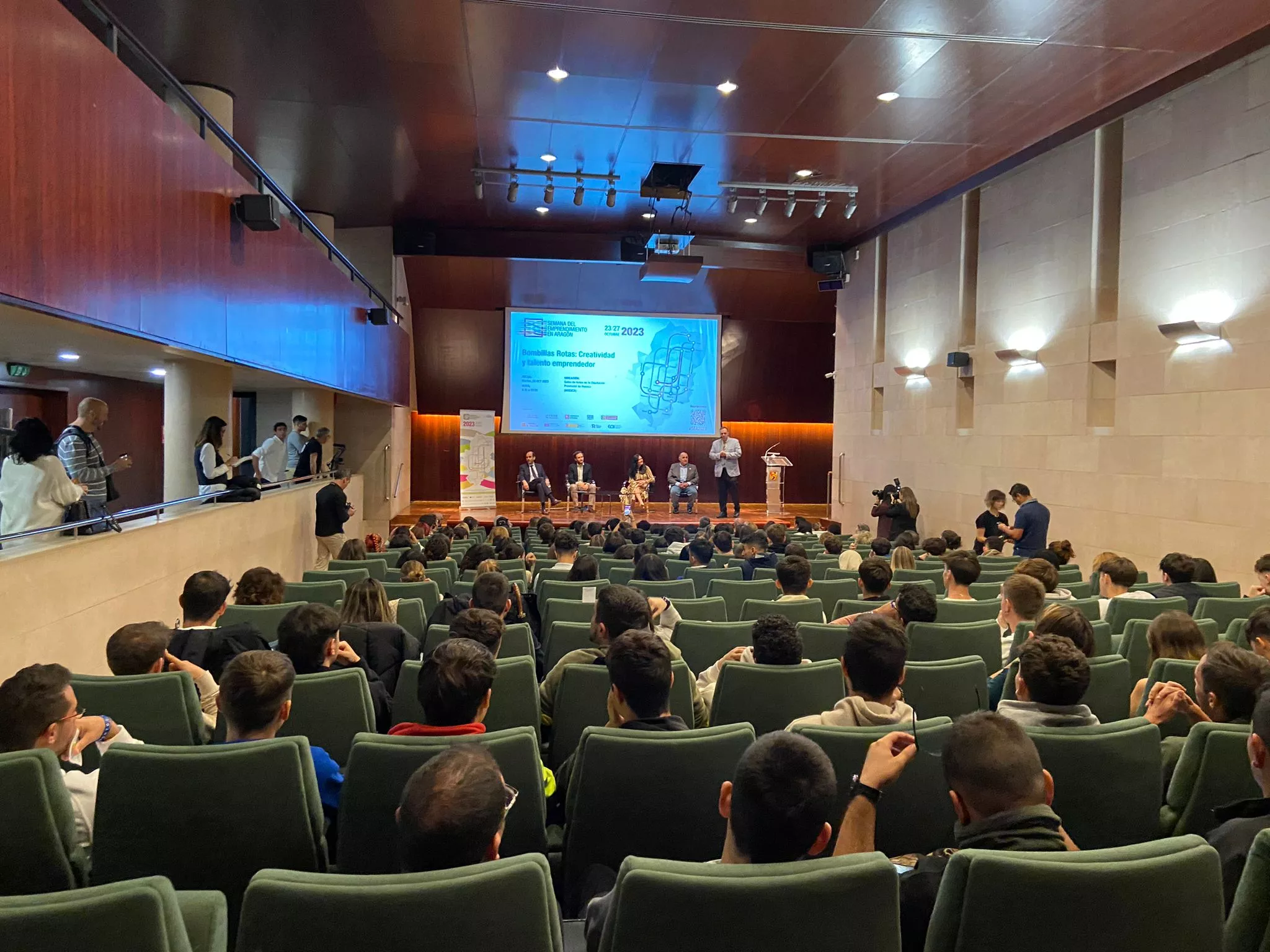 Foro Bombillas Rotas en la Diputación