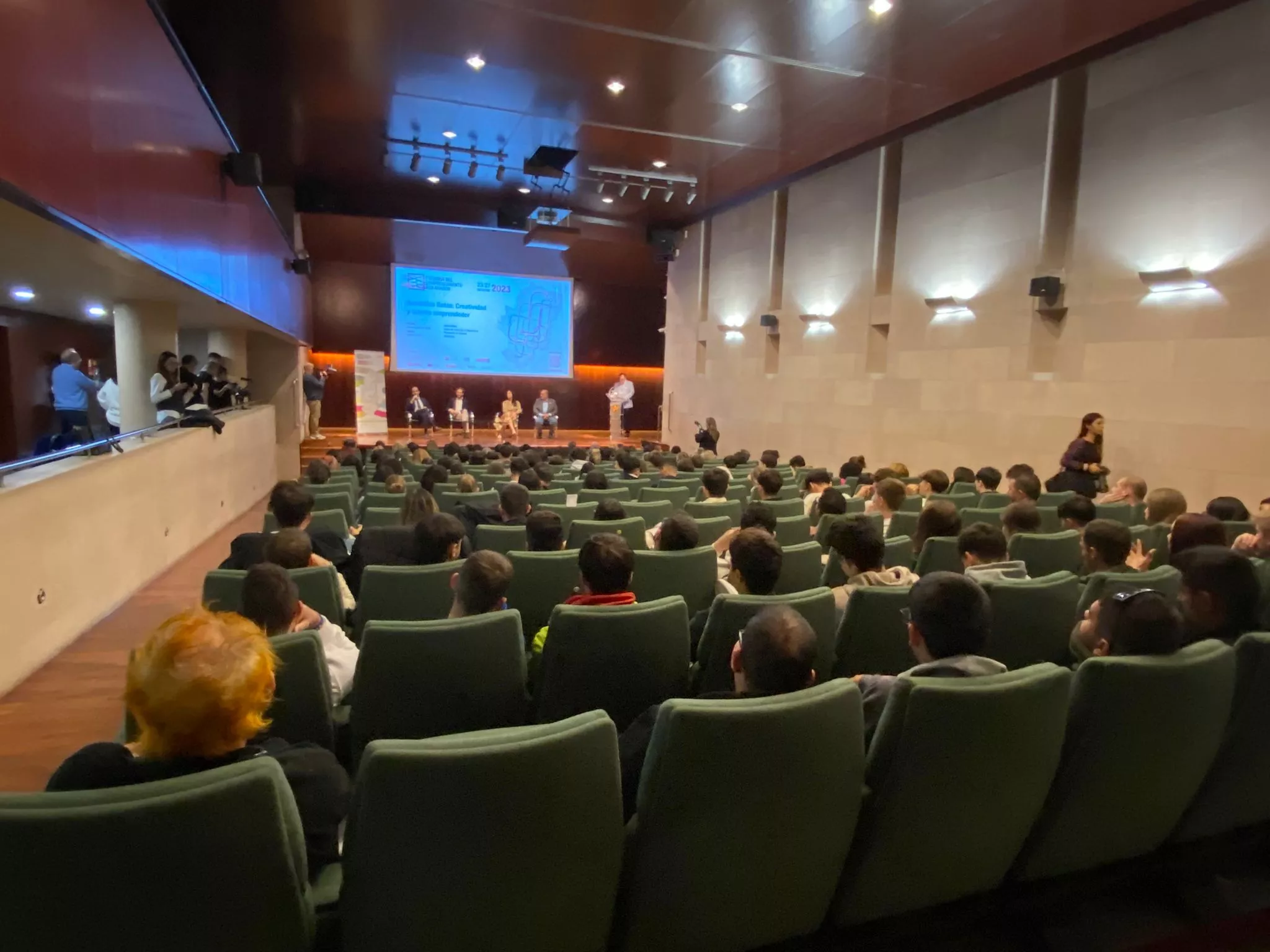 Foro Bombillas Rotas en la Diputación