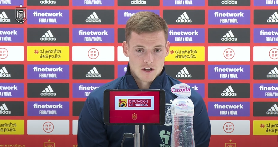 Sergio Gómez en la sala de prensa de El Alcoraz