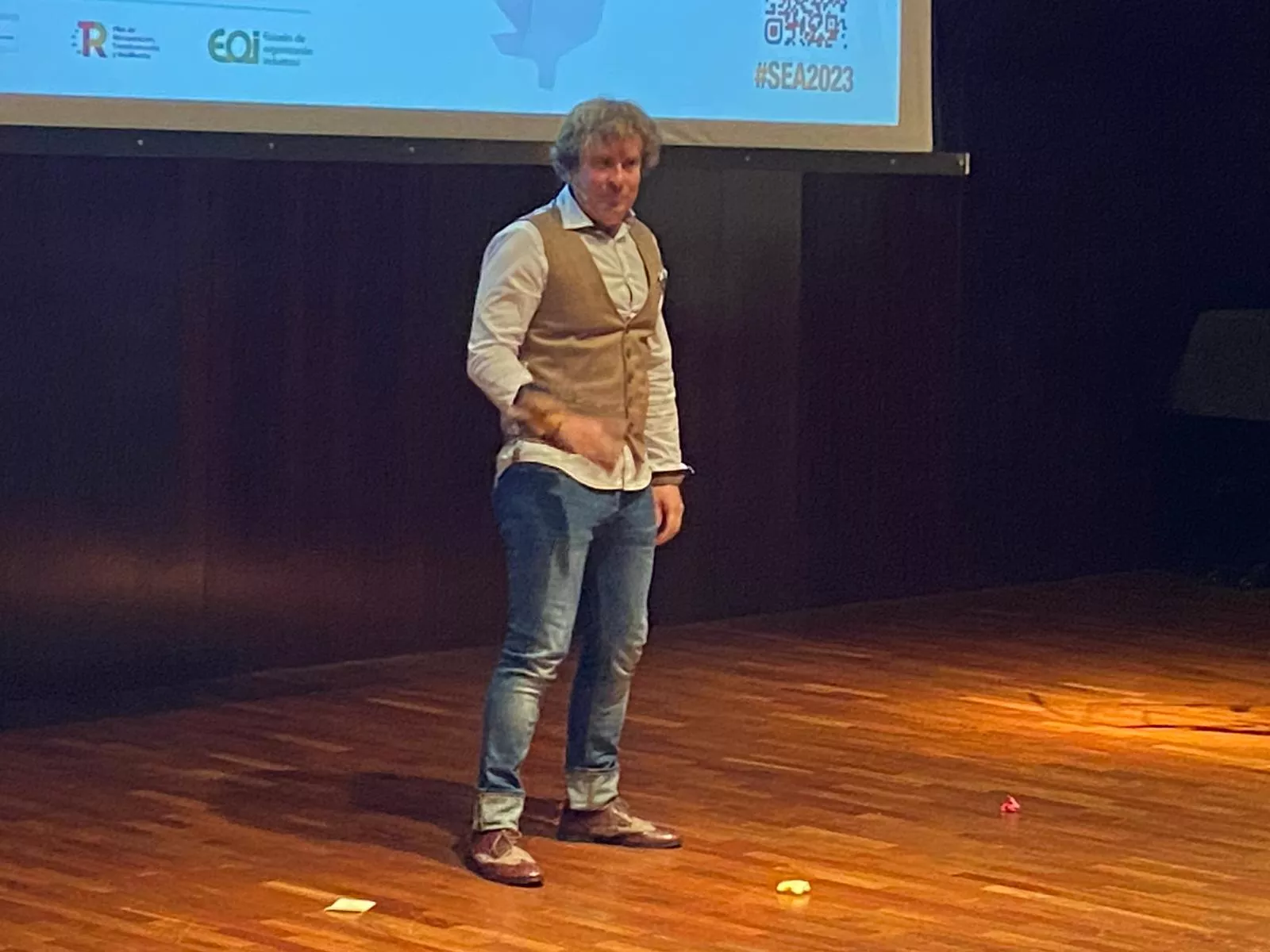 Foro Bombillas Rotas en la Diputación