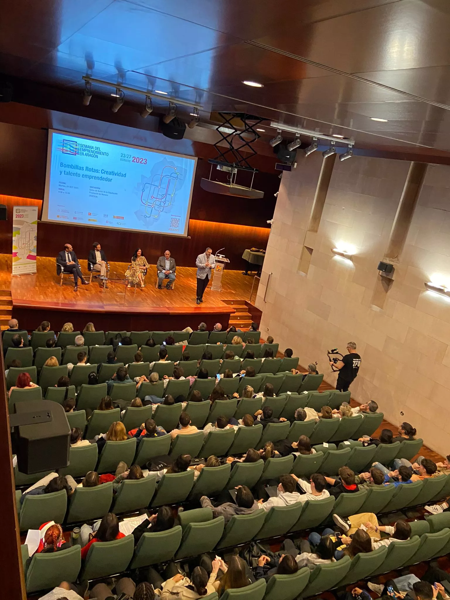 Foro Bombillas Rotas en la Diputación