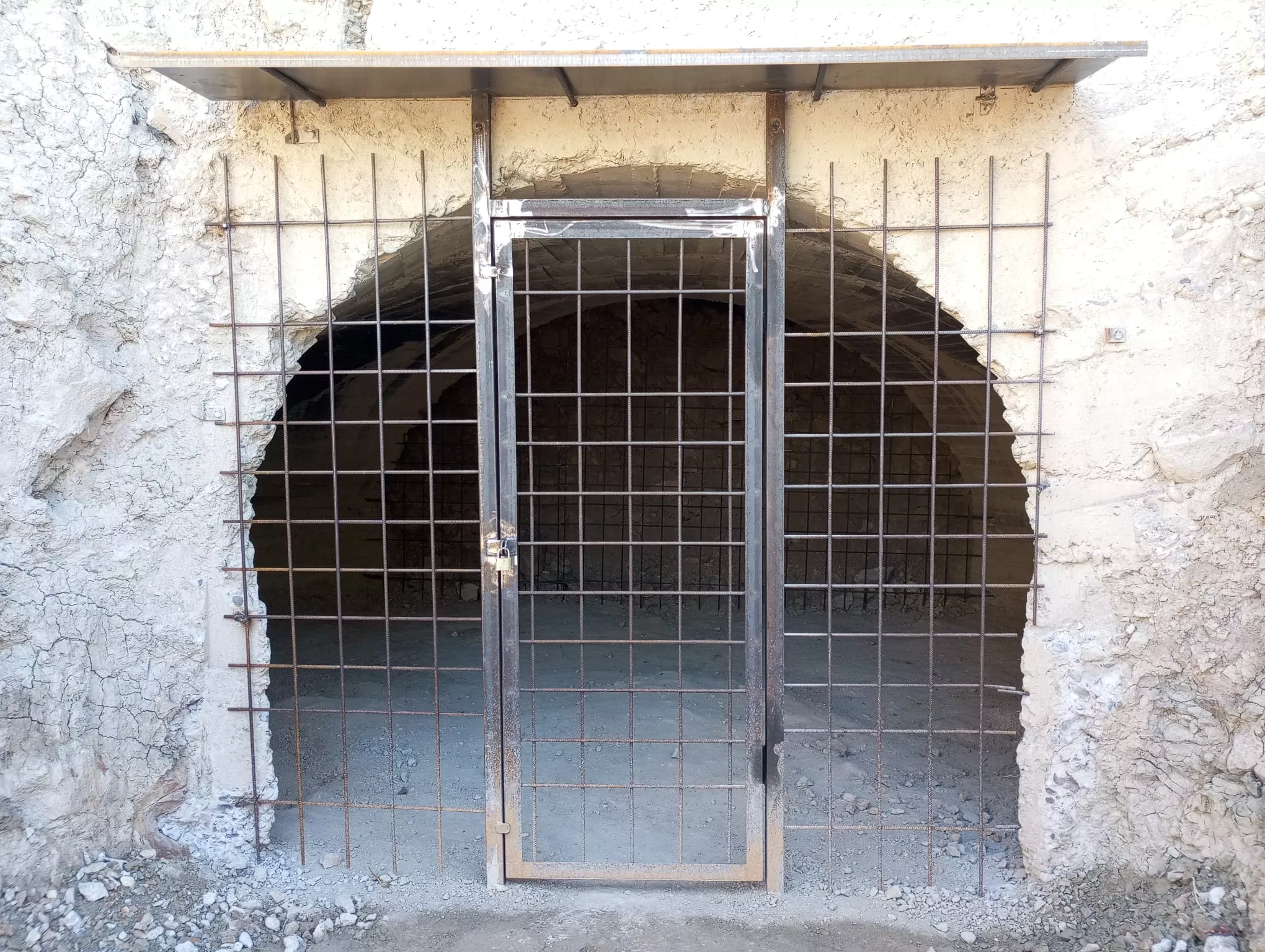 Trabajos de recuperación de la posición artillera de Fonz.