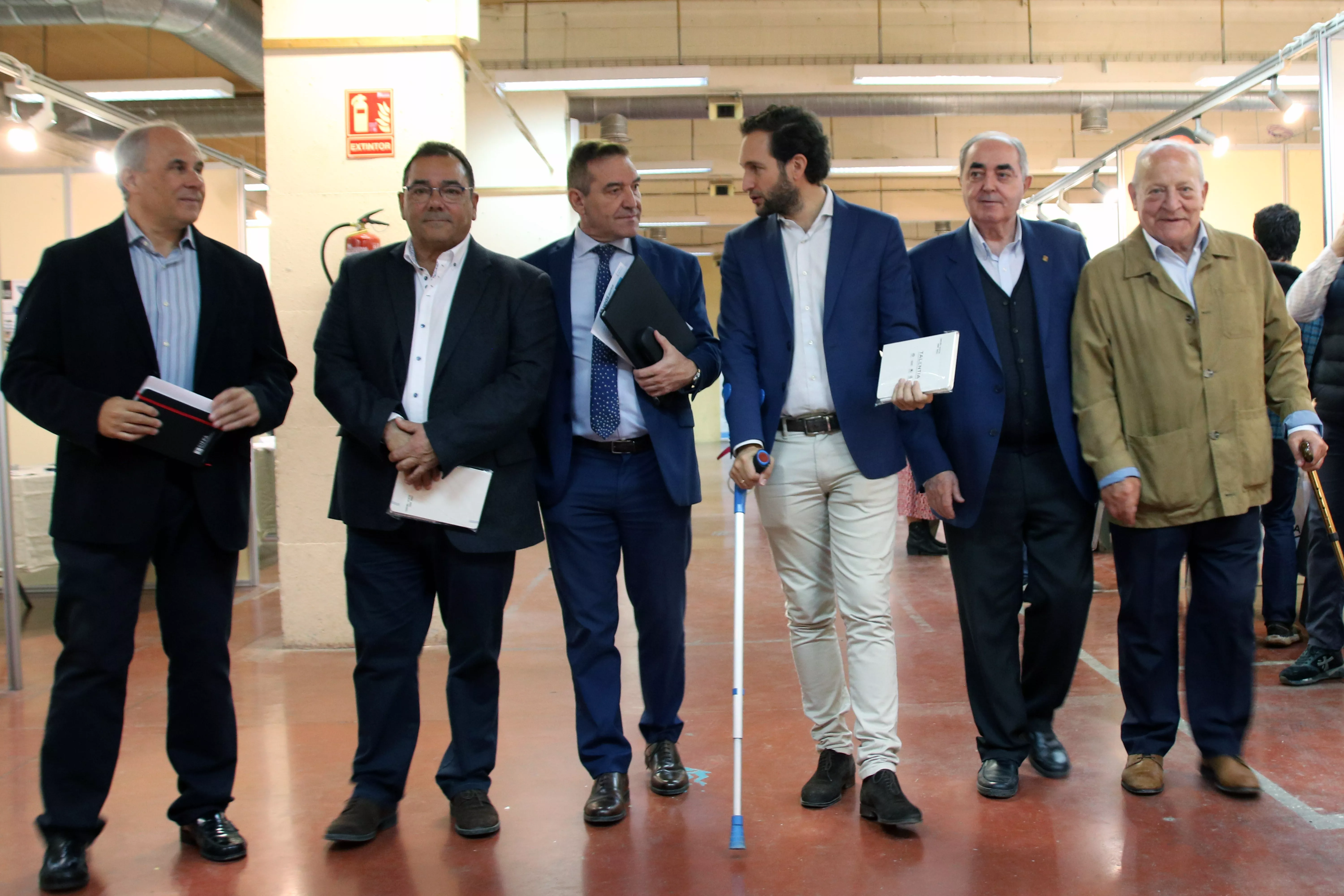Participantes en la inauguración de la feria, presidida por Isaac Claver.