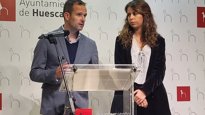 Sergio Bernués y Belén Almudévar, en el Ayuntamiento Sergio Bernués y Belén Almudévar, en el Ayuntamiento