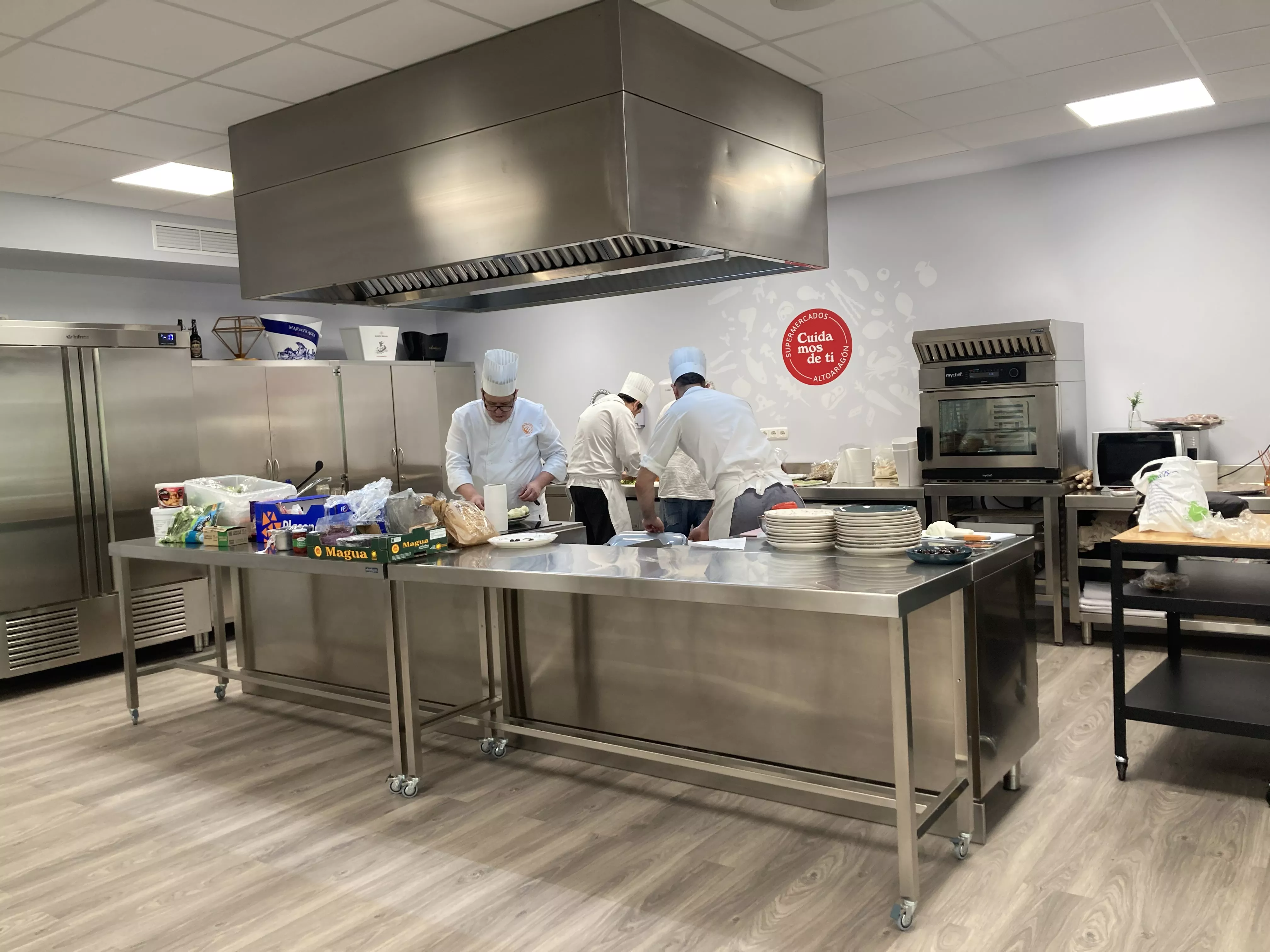 Recepción con comida en el Espacio Altoaragón dentro de los actos de la Academia Aragonesa de Gastronomía. Foto Vanessa Cano