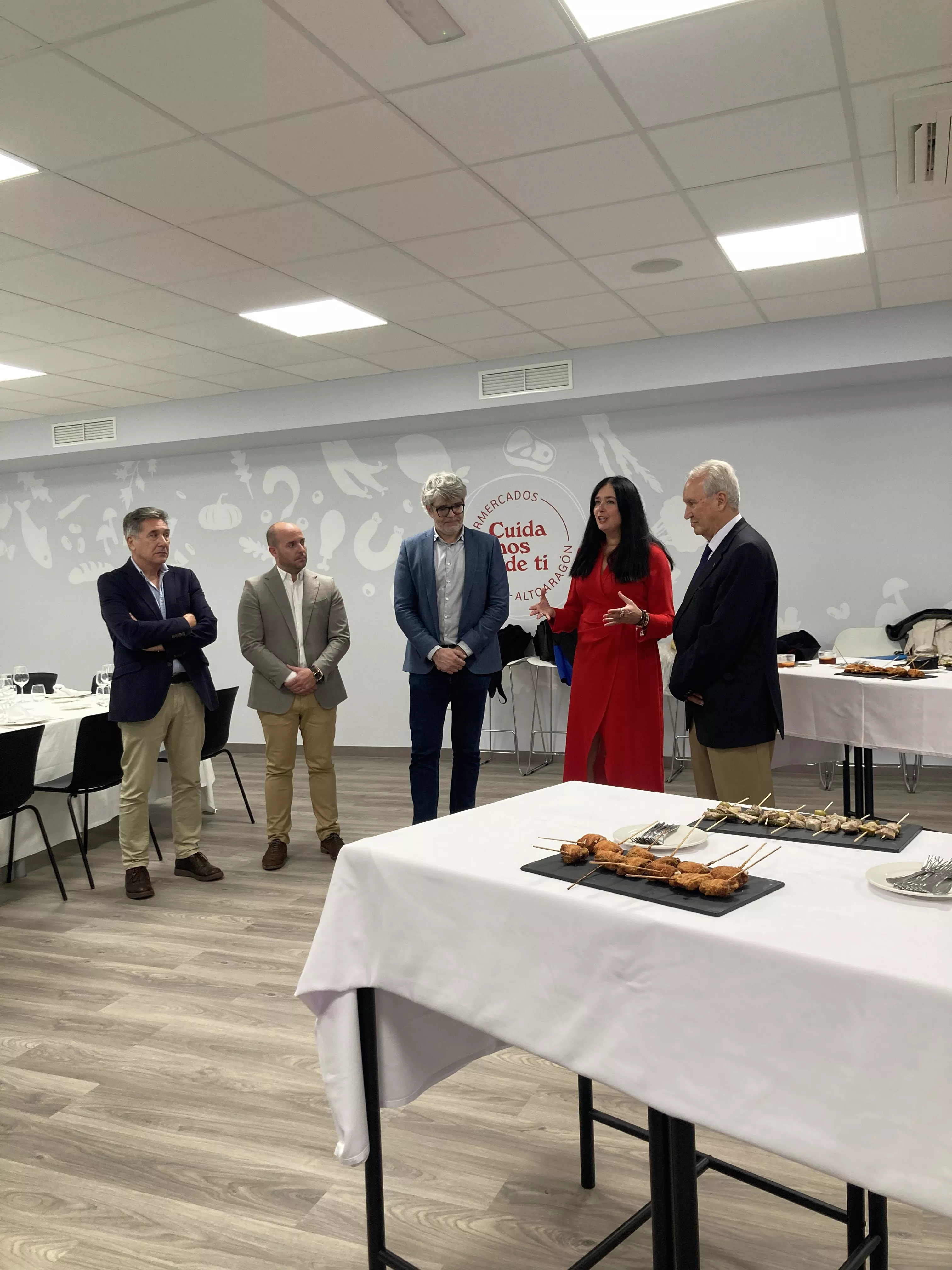 Recepción con comida en el Espacio Altoaragón dentro de los actos de la Academia Aragonesa de Gastronomía. Foto Vanessa Cano