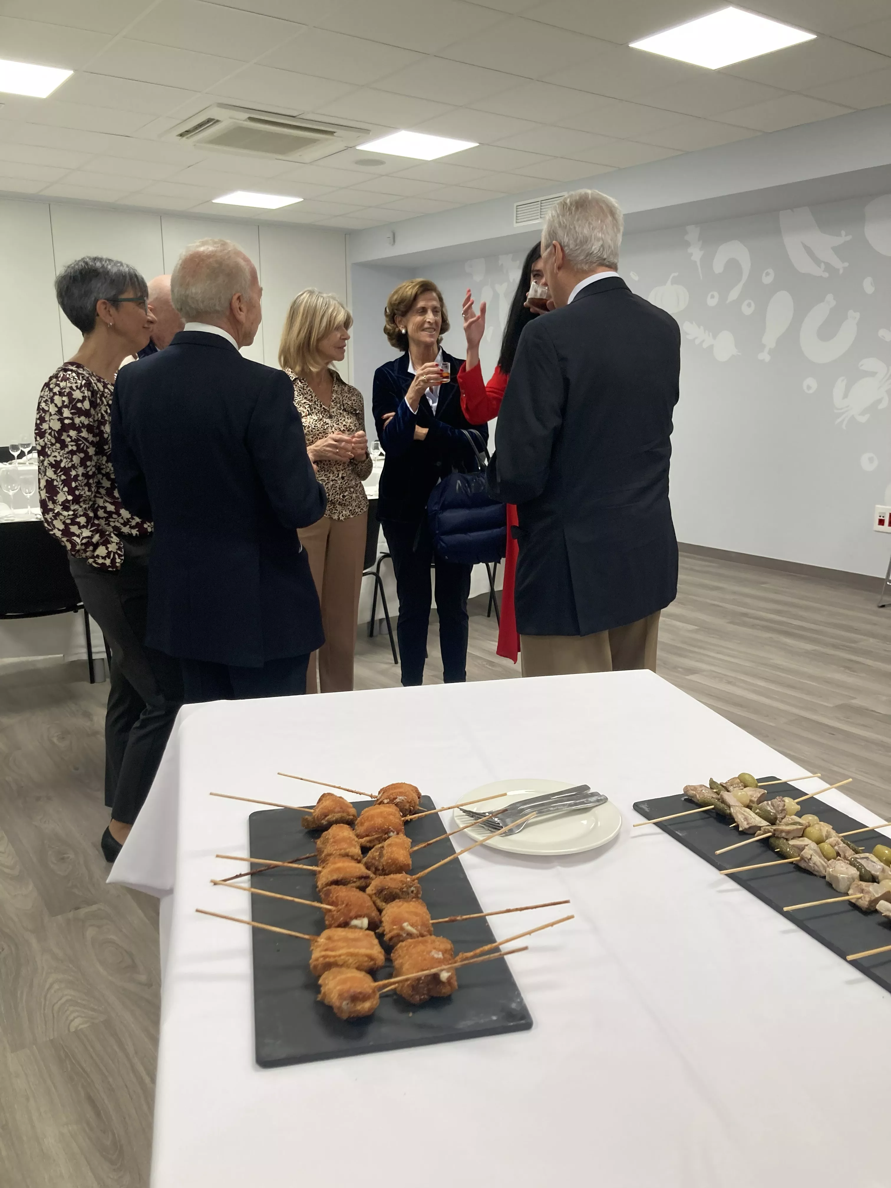 Recepción con comida en el Espacio Altoaragón dentro de los actos de la Academia Aragonesa de Gastronomía. Foto Vanessa Cano