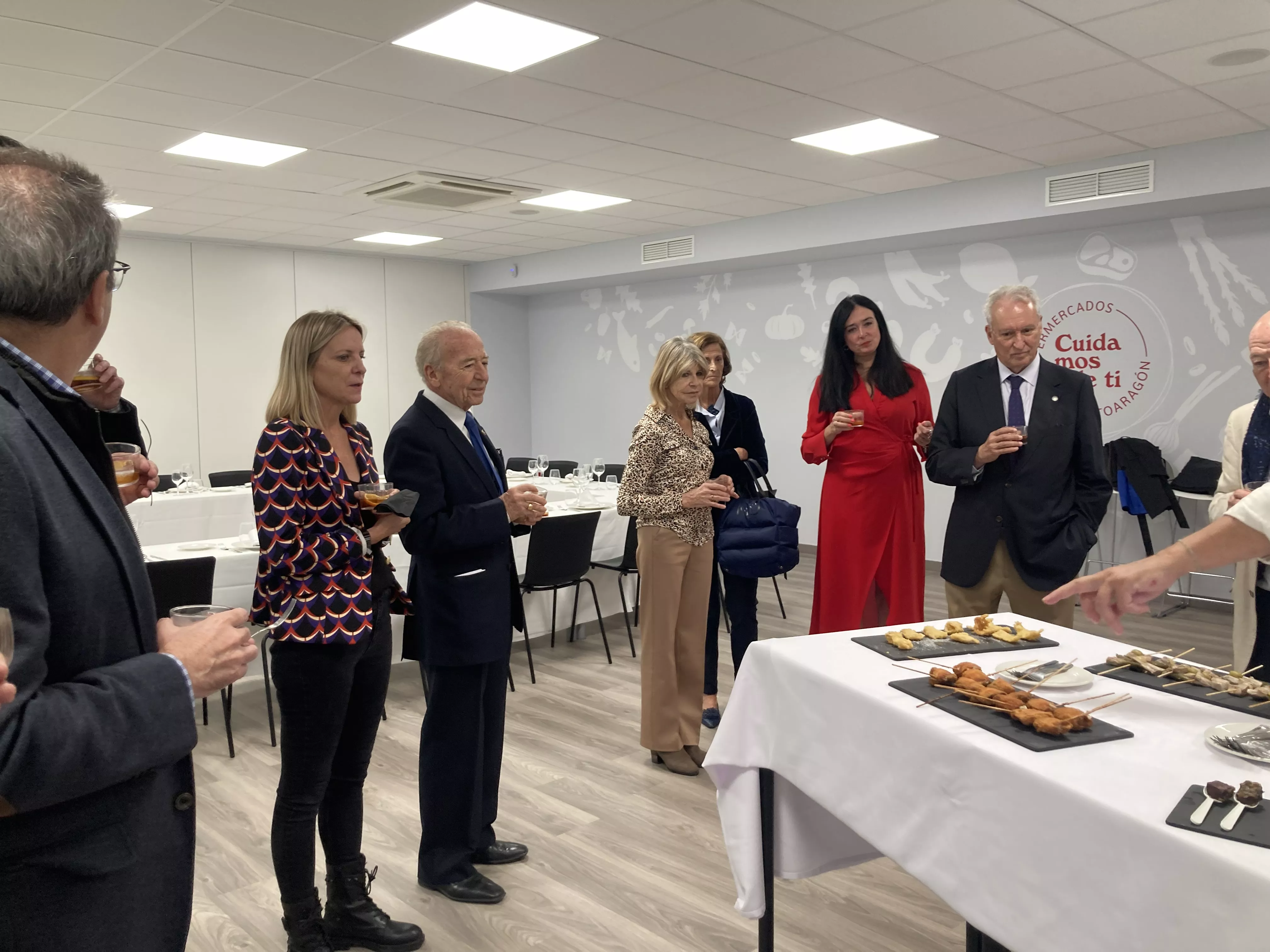 Recepción con comida en el Espacio Altoaragón dentro de los actos de la Academia Aragonesa de Gastronomía. Foto Vanessa Cano