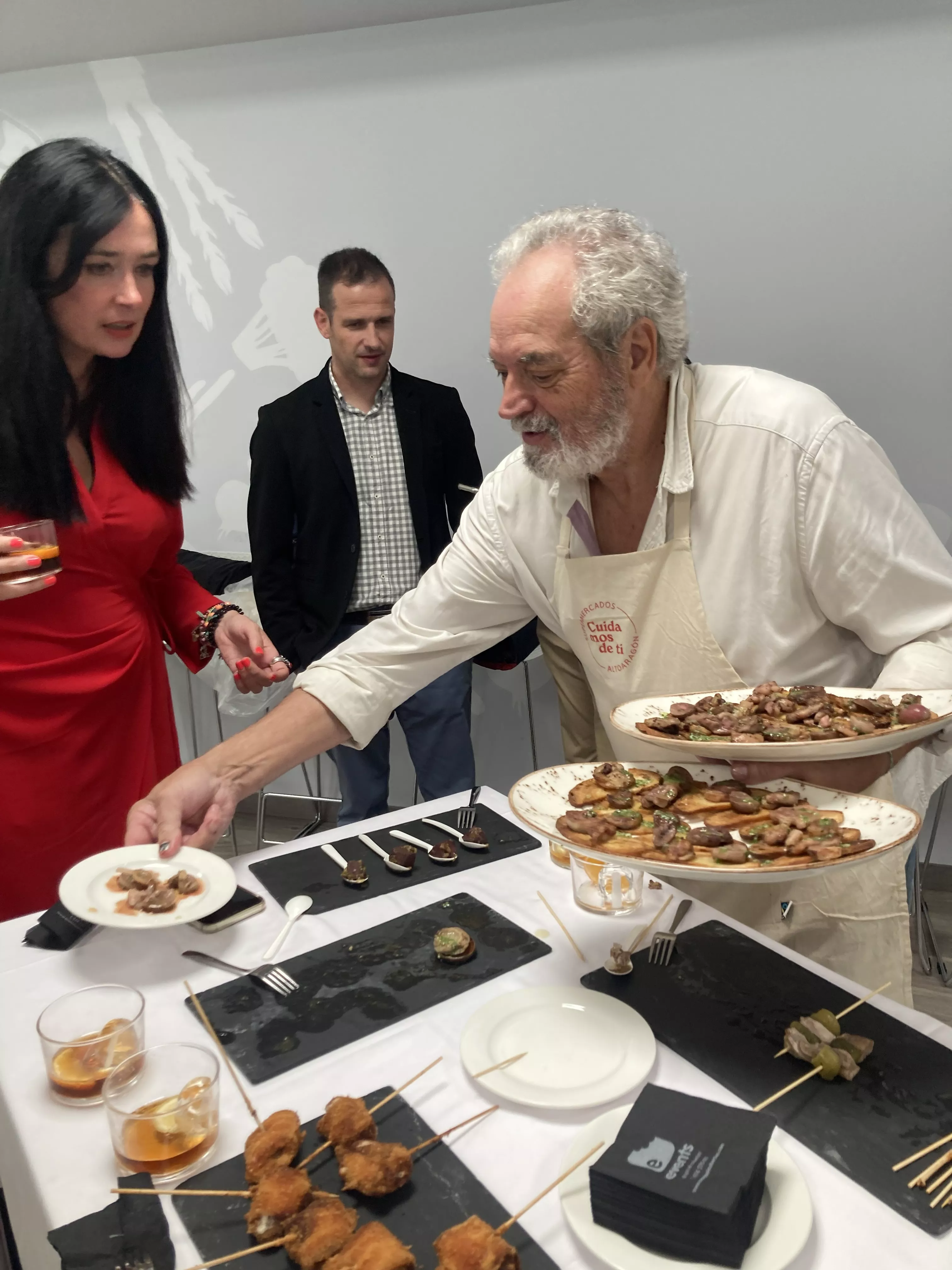 Recepción con comida en el Espacio Altoaragón dentro de los actos de la Academia Aragonesa de Gastronomía. Foto Vanessa Cano