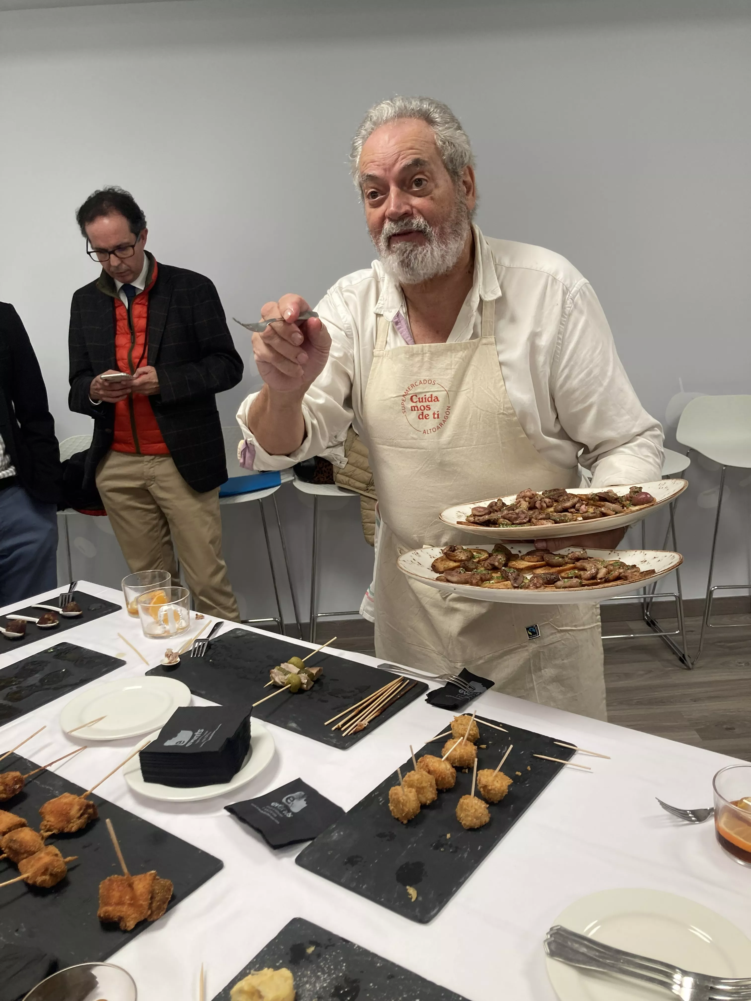 Recepción con comida en el Espacio Altoaragón dentro de los actos de la Academia Aragonesa de Gastronomía. Foto Vanessa Cano