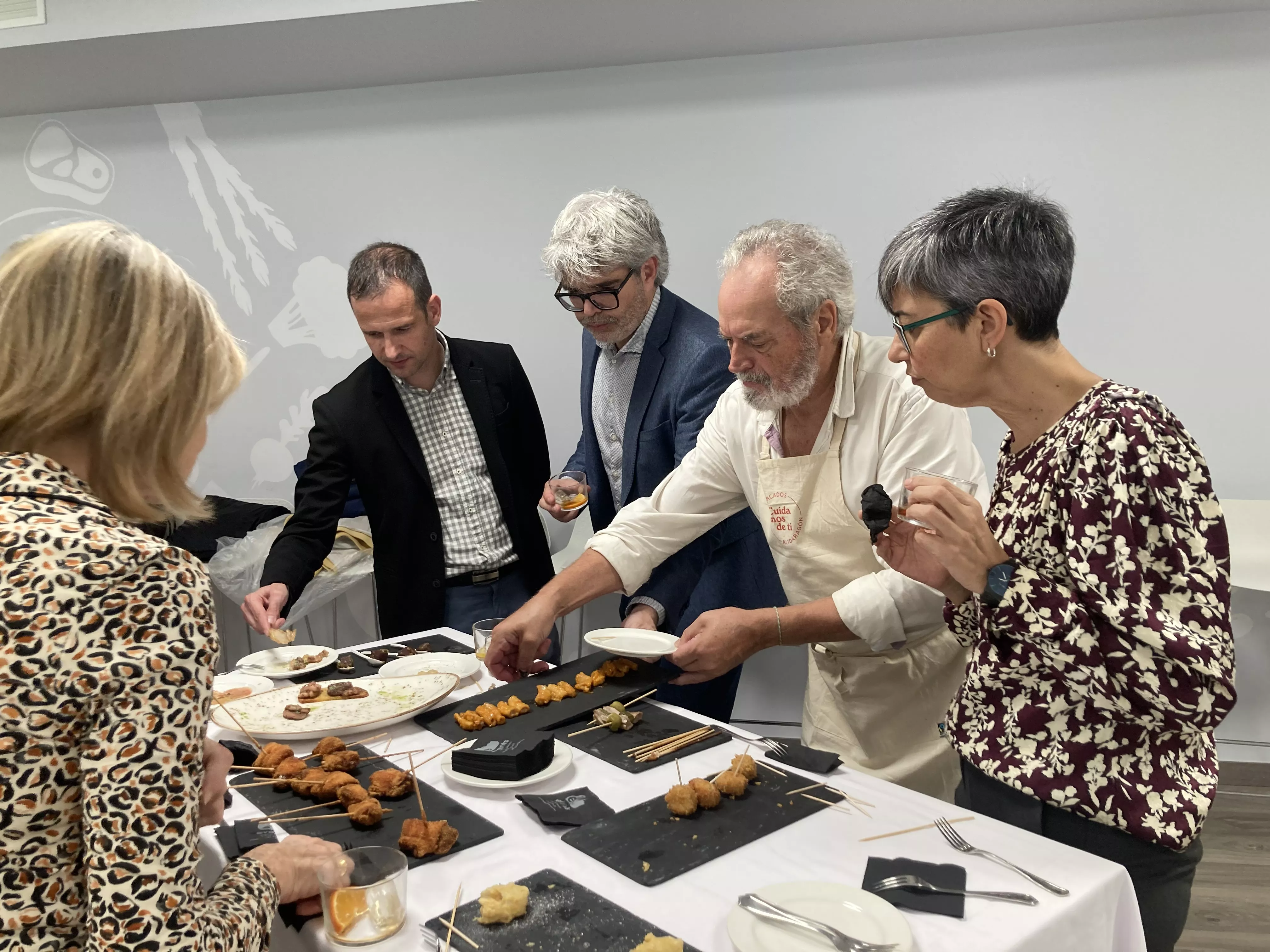 Recepción con comida en el Espacio Altoaragón dentro de los actos de la Academia Aragonesa de Gastronomía. Foto Vanessa Cano