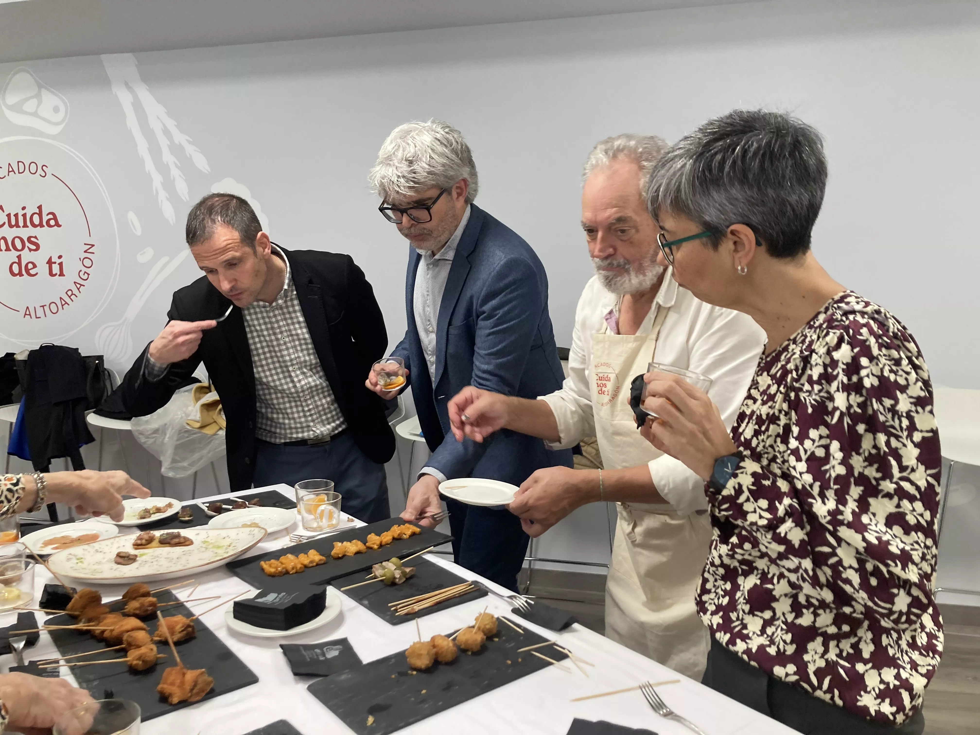 Recepción con comida en el Espacio Altoaragón dentro de los actos de la Academia Aragonesa de Gastronomía. Foto Vanessa Cano