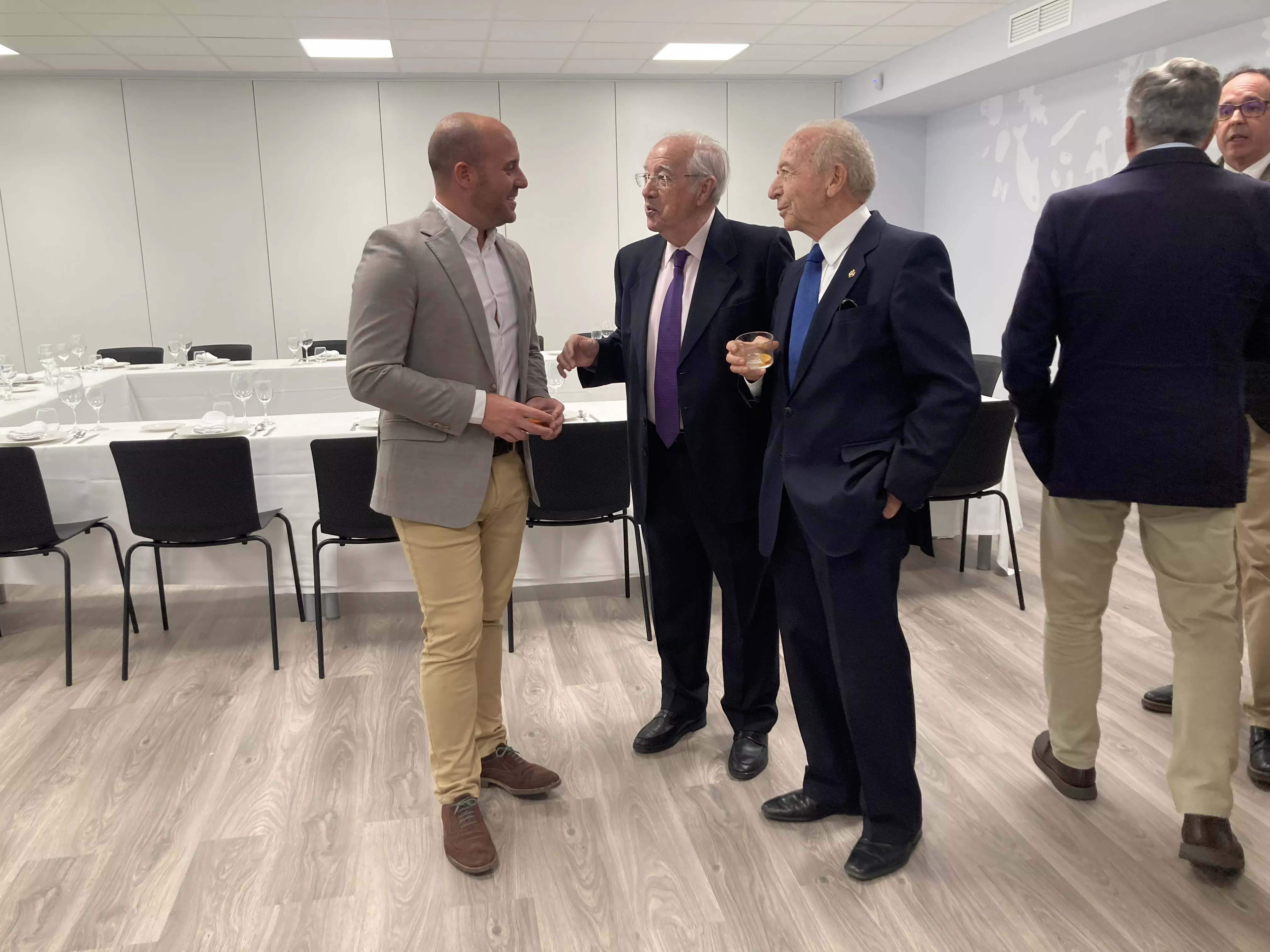 Recepción con comida en el Espacio Altoaragón dentro de los actos de la Academia Aragonesa de Gastronomía. Foto Vanessa Cano