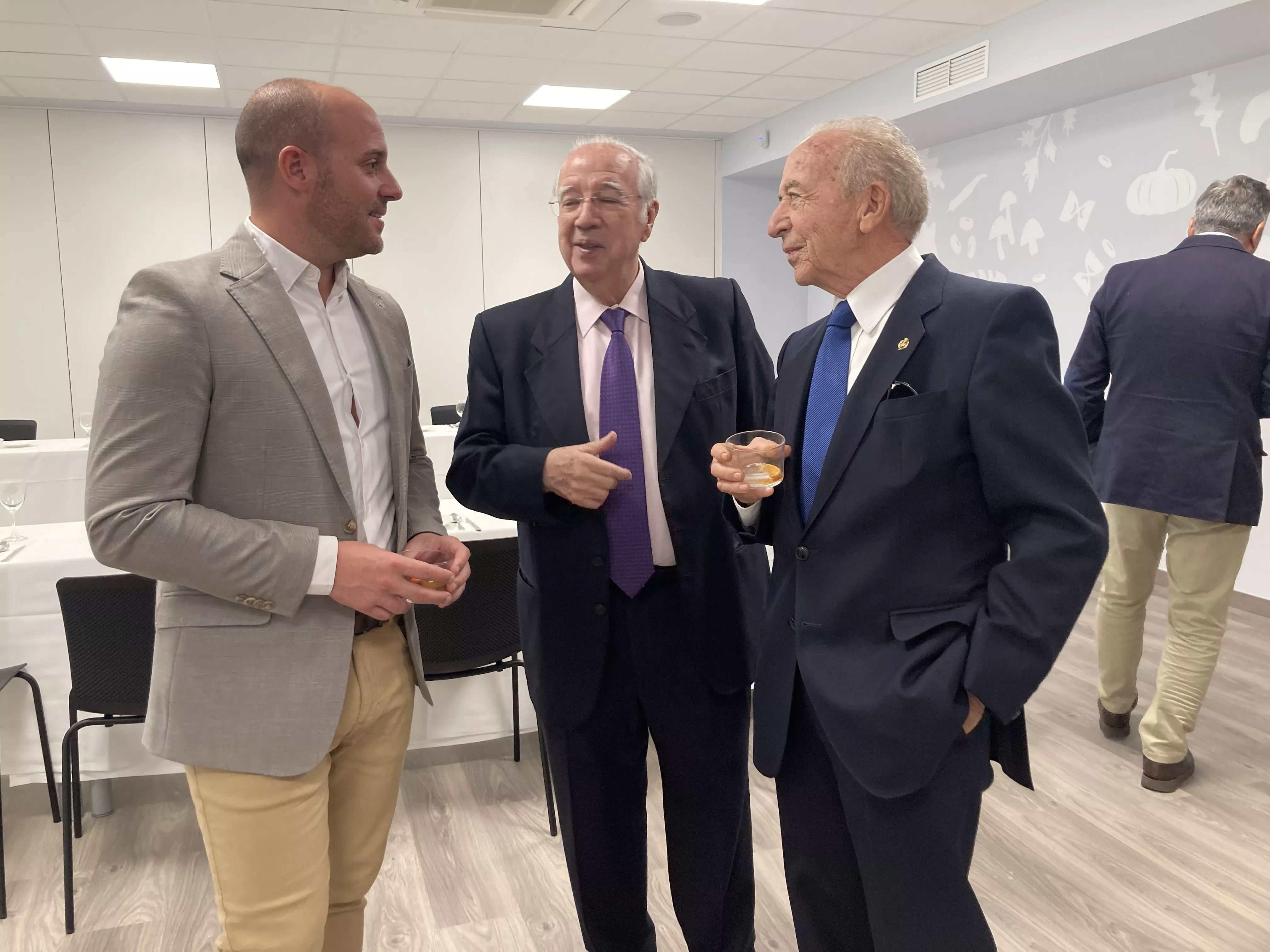 Recepción con comida en el Espacio Altoaragón dentro de los actos de la Academia Aragonesa de Gastronomía. Foto Vanessa Cano