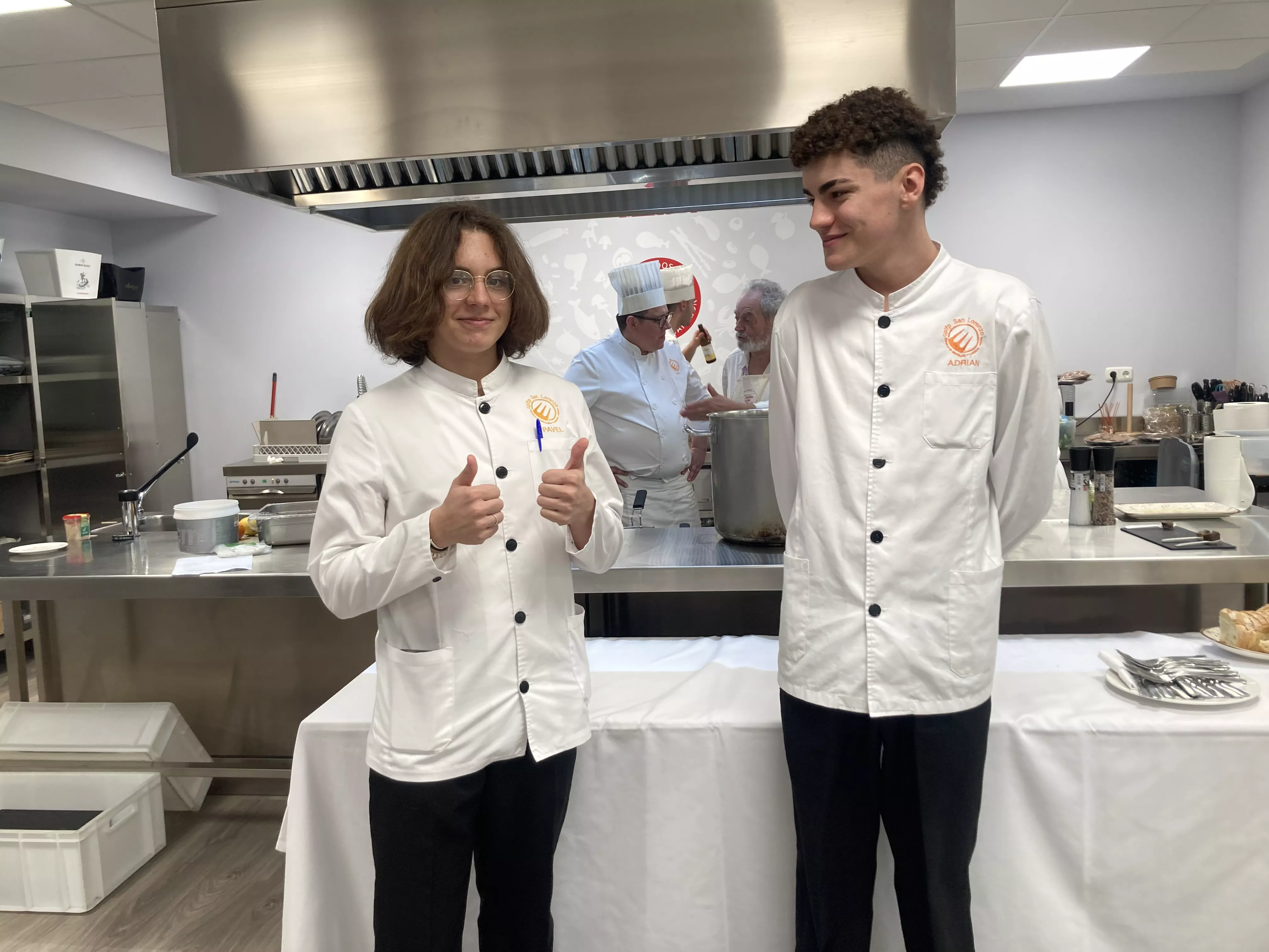 Recepción con comida en el Espacio Altoaragón dentro de los actos de la Academia Aragonesa de Gastronomía. Foto Vanessa Cano