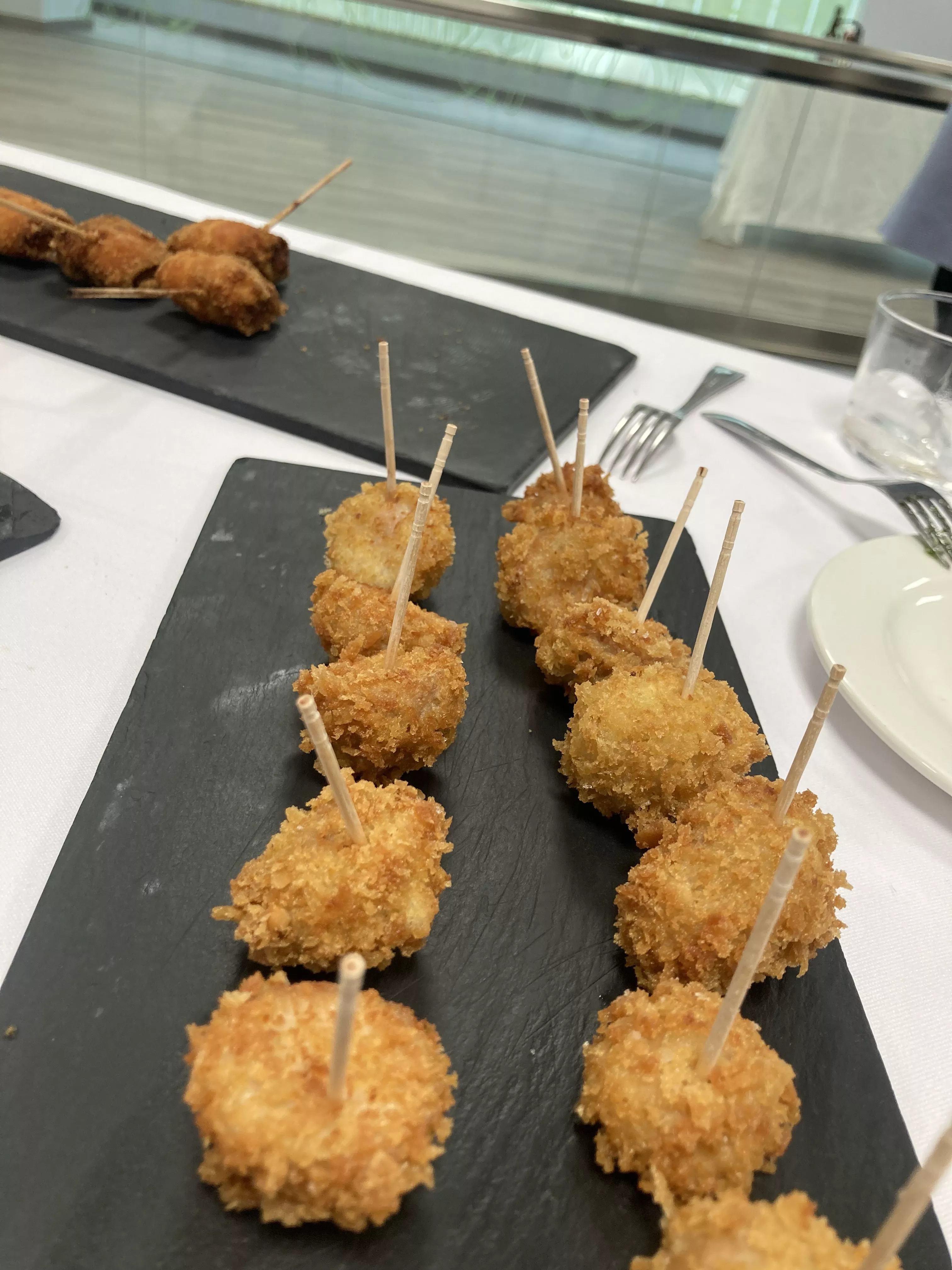 Recepción con comida en el Espacio Altoaragón dentro de los actos de la Academia Aragonesa de Gastronomía. Foto Vanessa Cano
