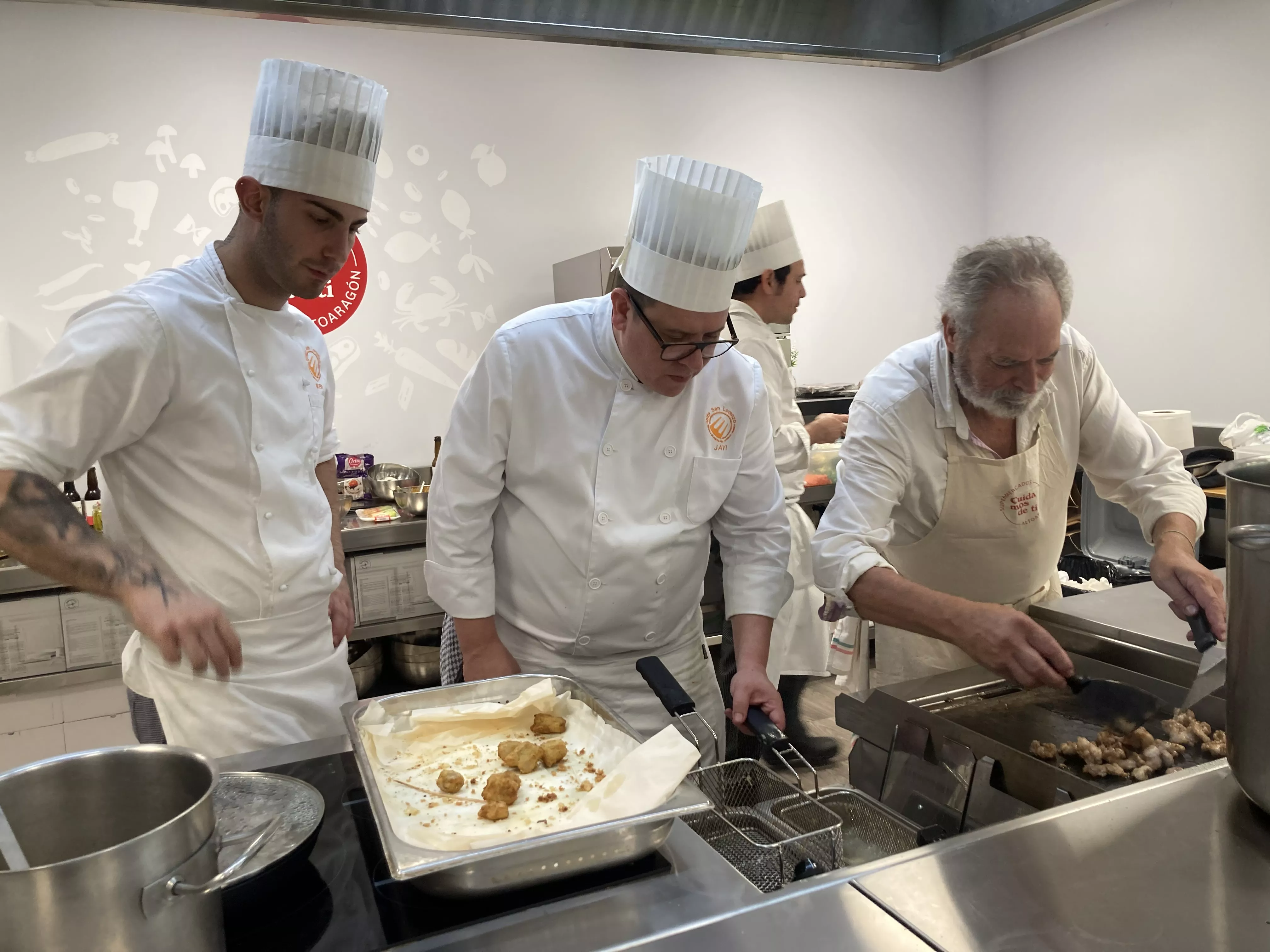 Recepción con comida en el Espacio Altoaragón dentro de los actos de la Academia Aragonesa de Gastronomía. Foto Vanessa Cano