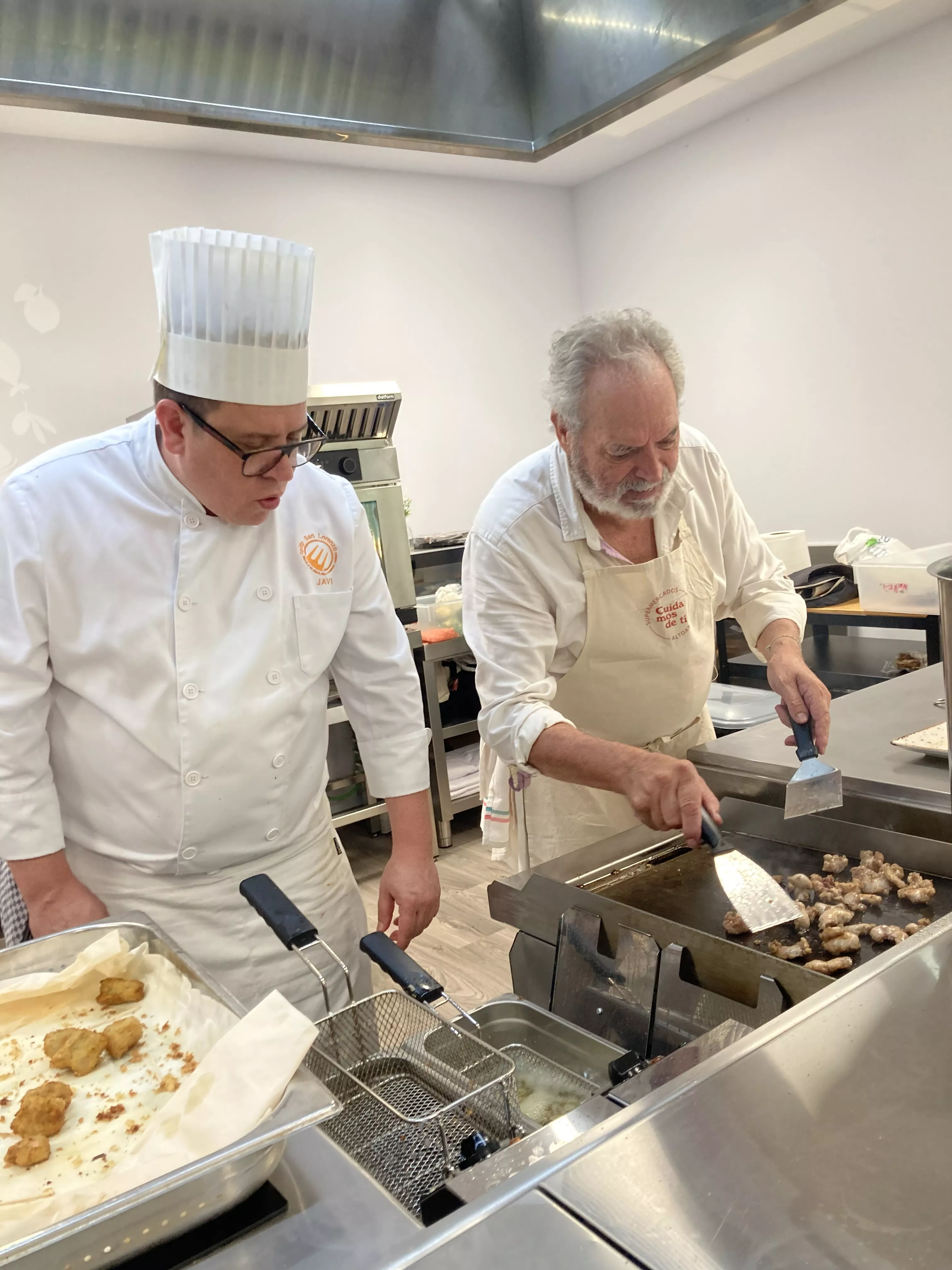 Recepción con comida en el Espacio Altoaragón dentro de los actos de la Academia Aragonesa de Gastronomía. Foto Vanessa Cano