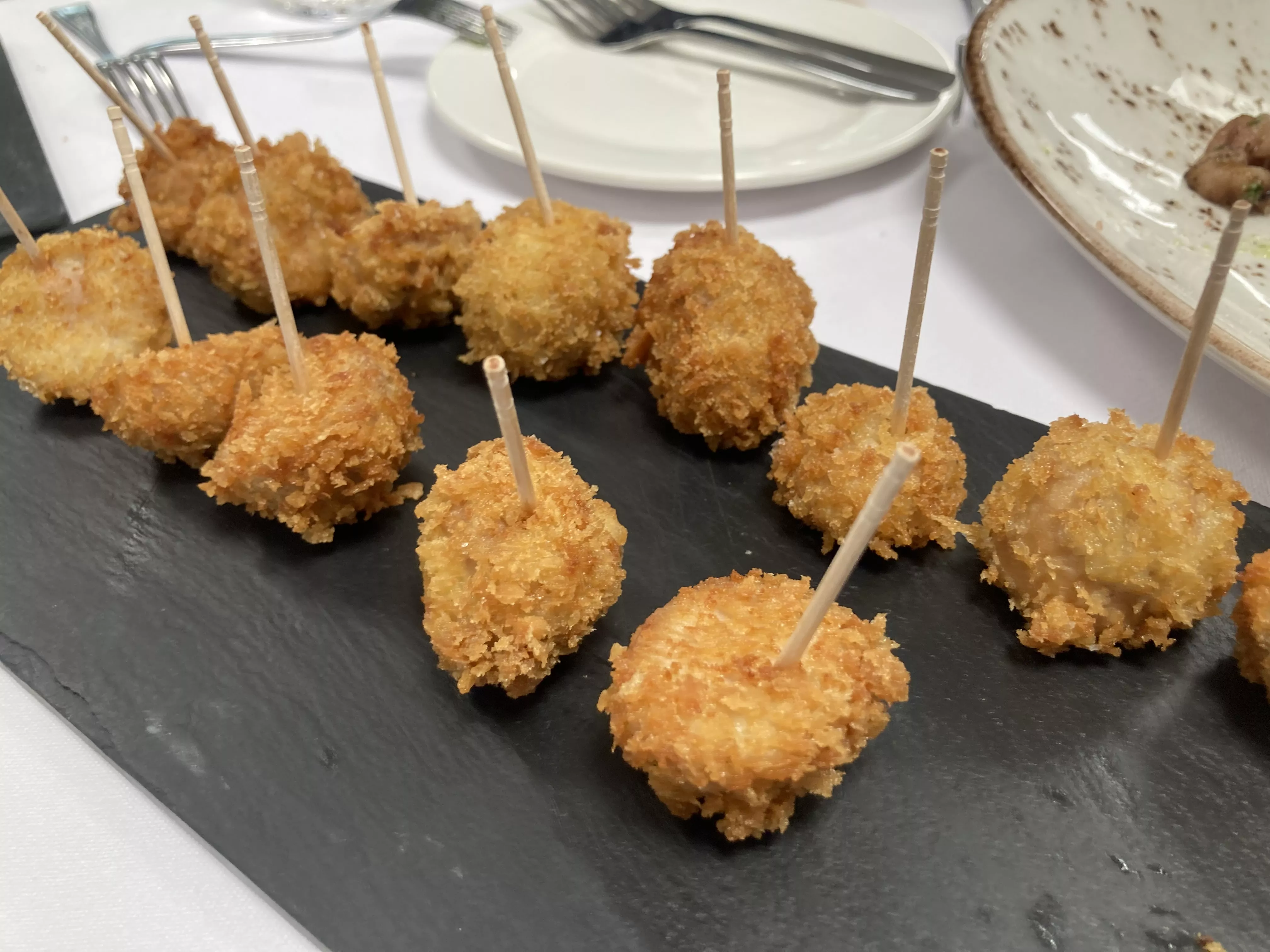 Recepción con comida en el Espacio Altoaragón dentro de los actos de la Academia Aragonesa de Gastronomía. Foto Vanessa Cano