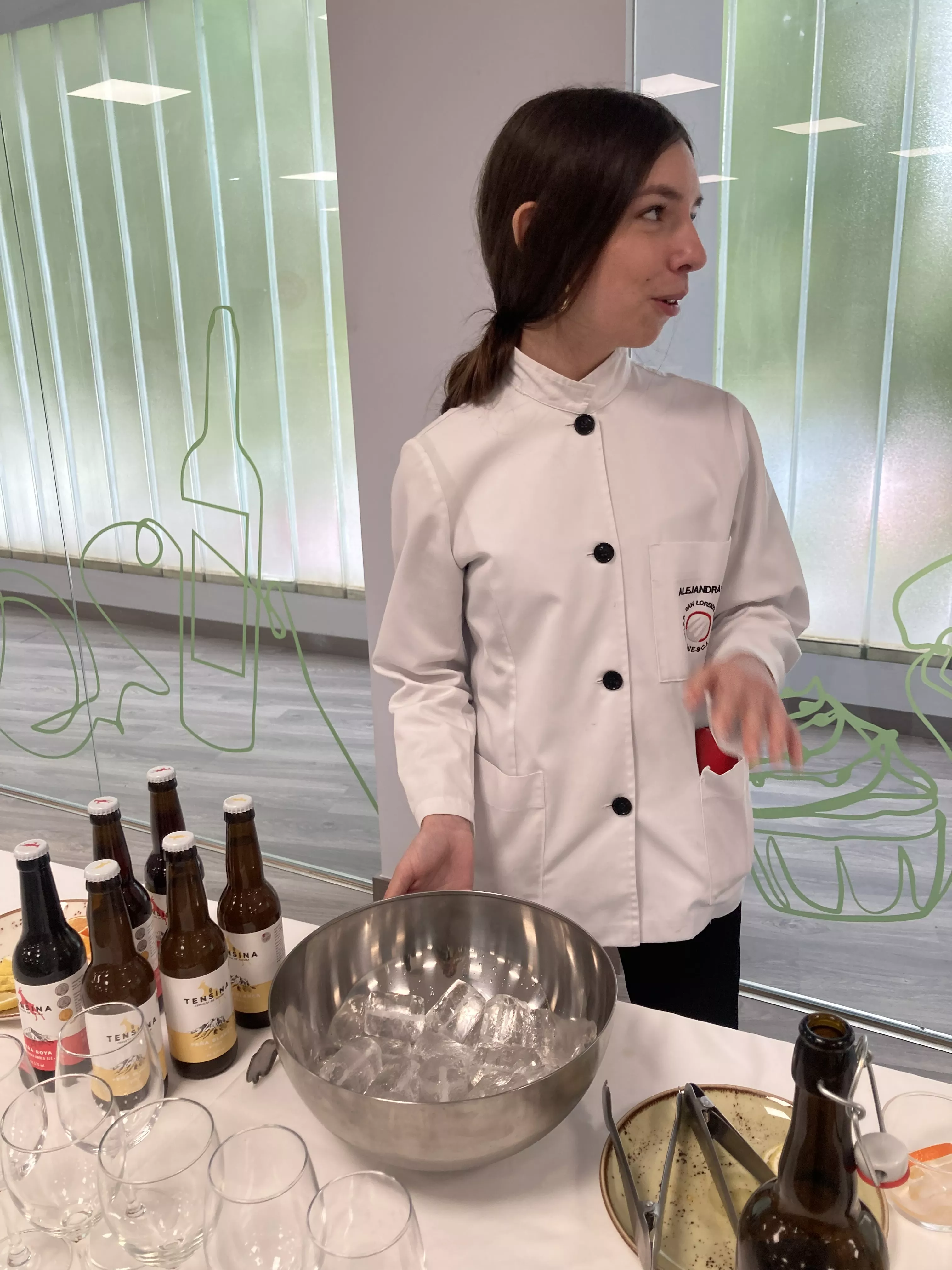 Recepción con comida en el Espacio Altoaragón dentro de los actos de la Academia Aragonesa de Gastronomía. Foto Vanessa Cano