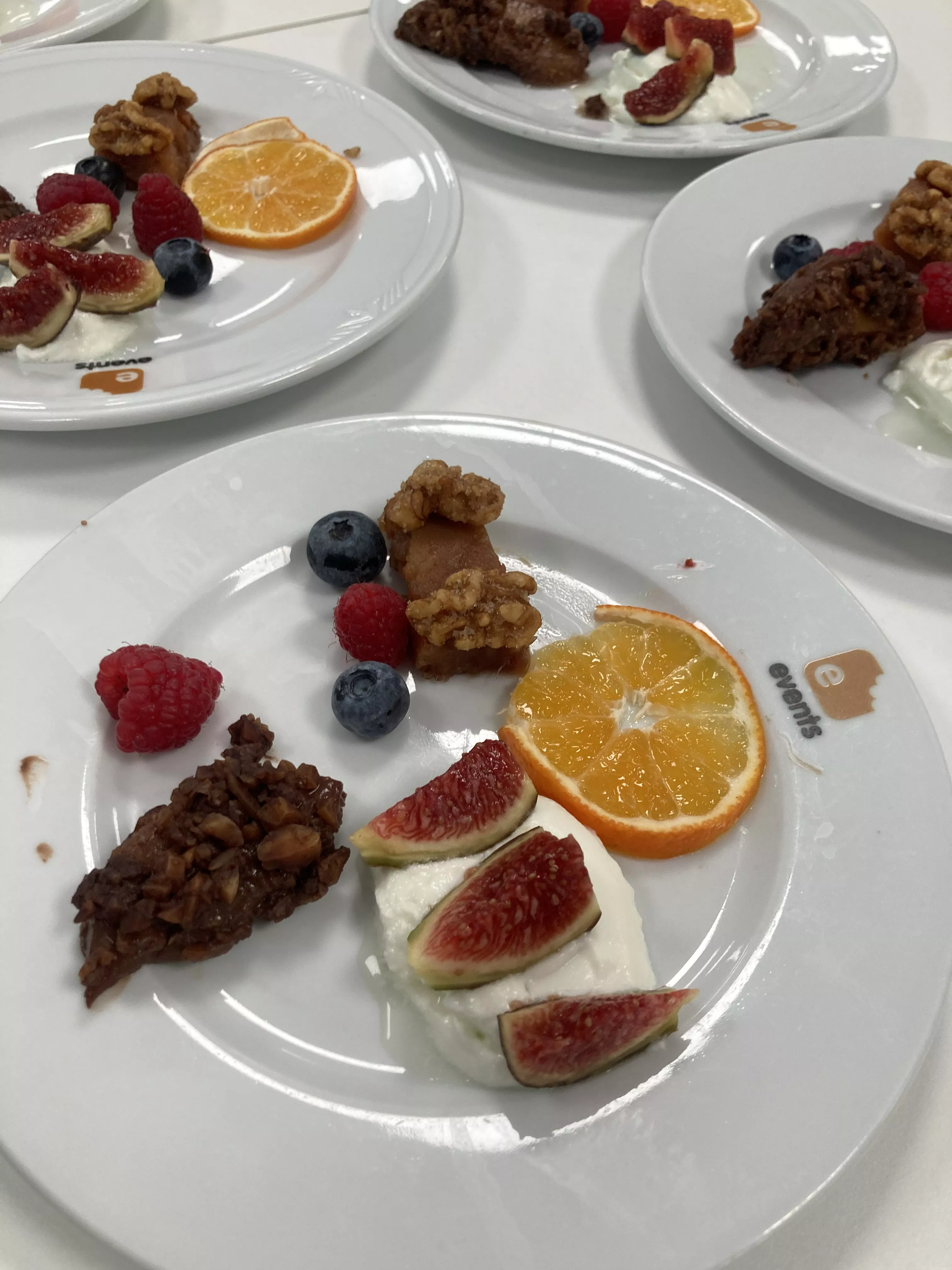 Recepción con comida en el Espacio Altoaragón dentro de los actos de la Academia Aragonesa de Gastronomía. Foto Vanessa Cano