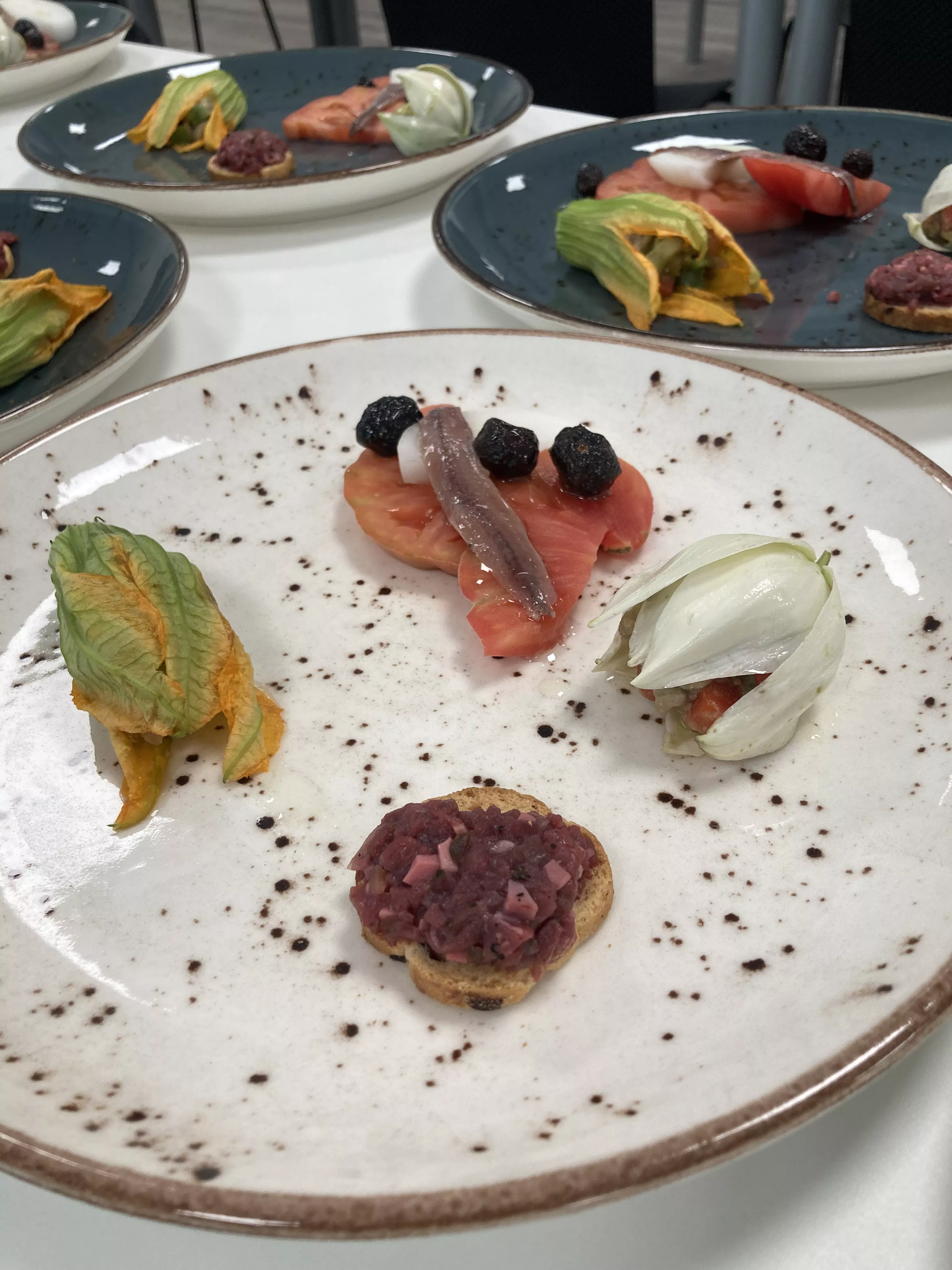 Recepción con comida en el Espacio Altoaragón dentro de los actos de la Academia Aragonesa de Gastronomía. Foto Vanessa Cano
