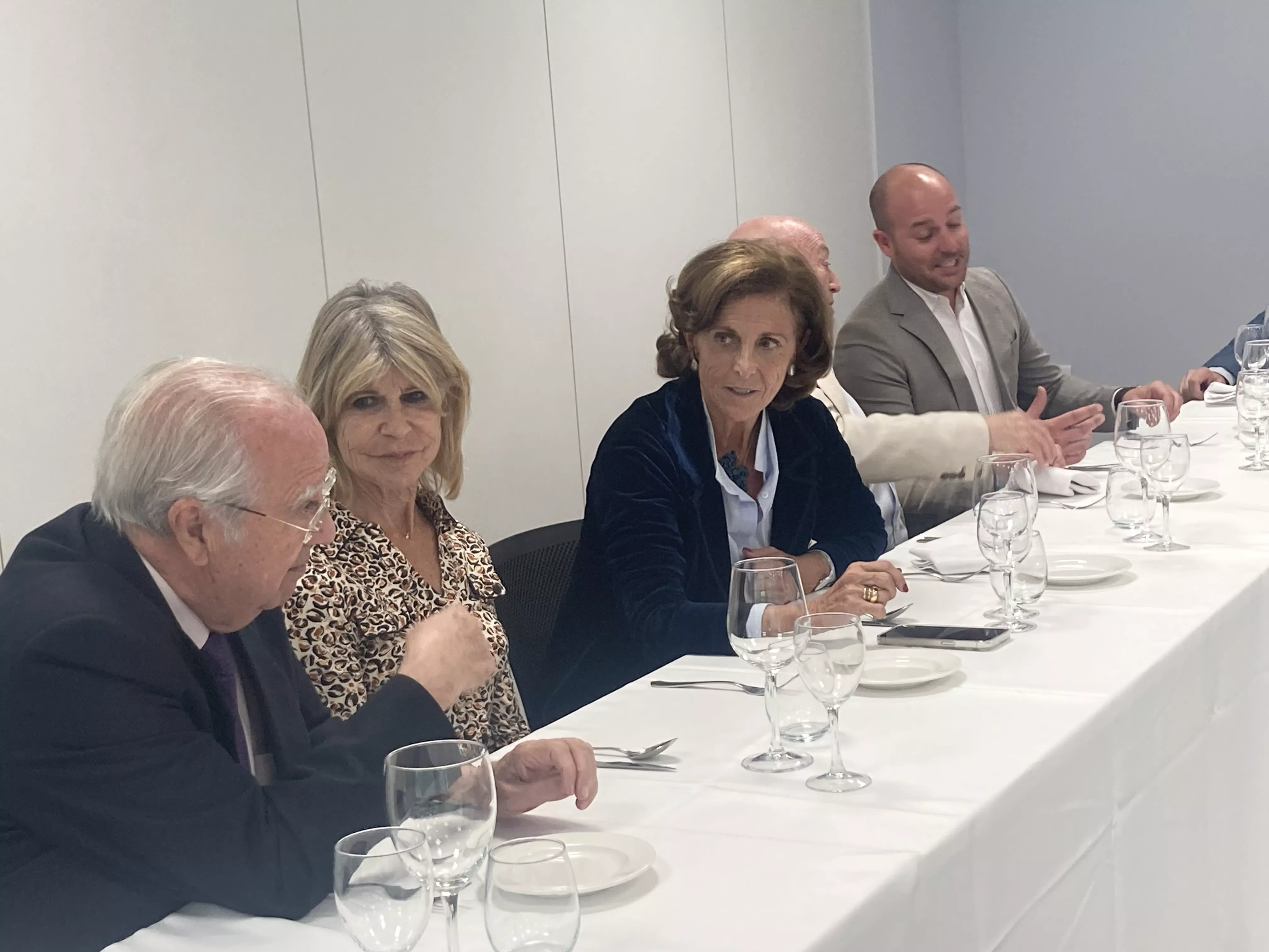 Recepción con comida en el Espacio Altoaragón dentro de los actos de la Academia Aragonesa de Gastronomía. Foto Vanessa Cano